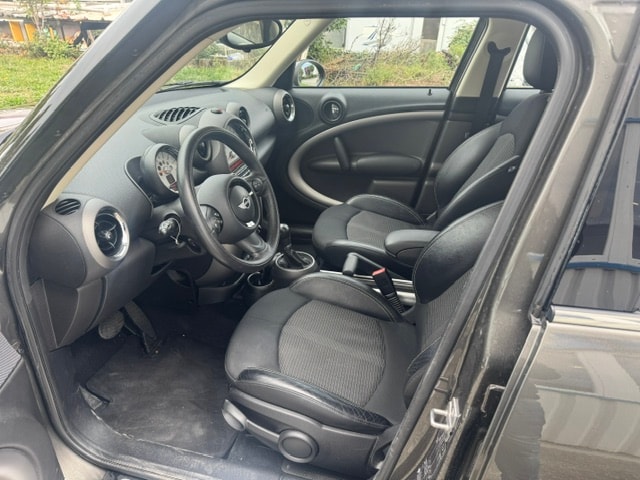 MINI 1.6i Cooper-image-8