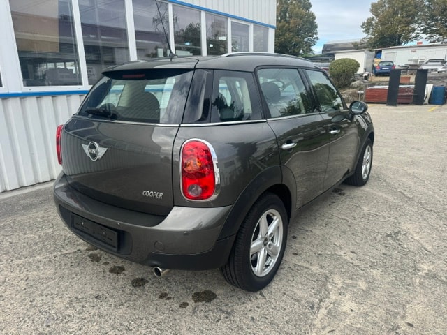 MINI 1.6i Cooper-image-5