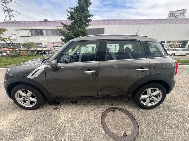 MINI 1.6i Cooper-image-18