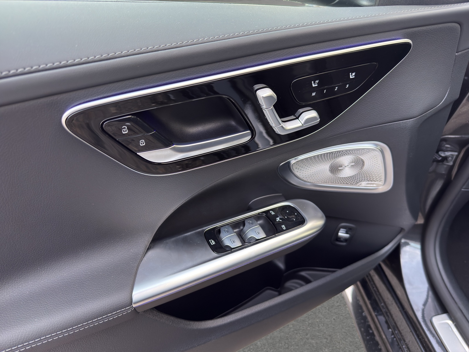 MERCEDES-BENZ C 300 4 Matic-image-12