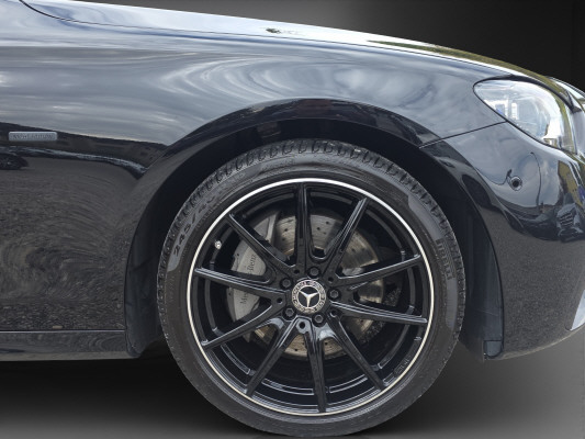 MERCEDES-BENZ E 220 d 4Matic-image-5