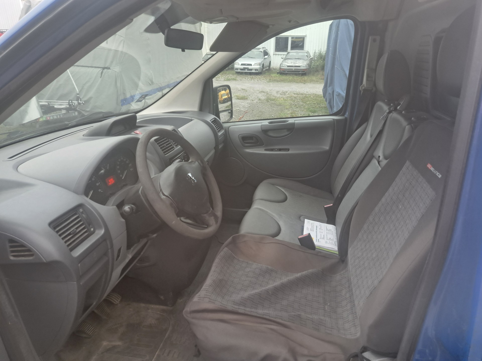 PEUGEOT Expert 2.0 HDi 229 L2H1-image-9