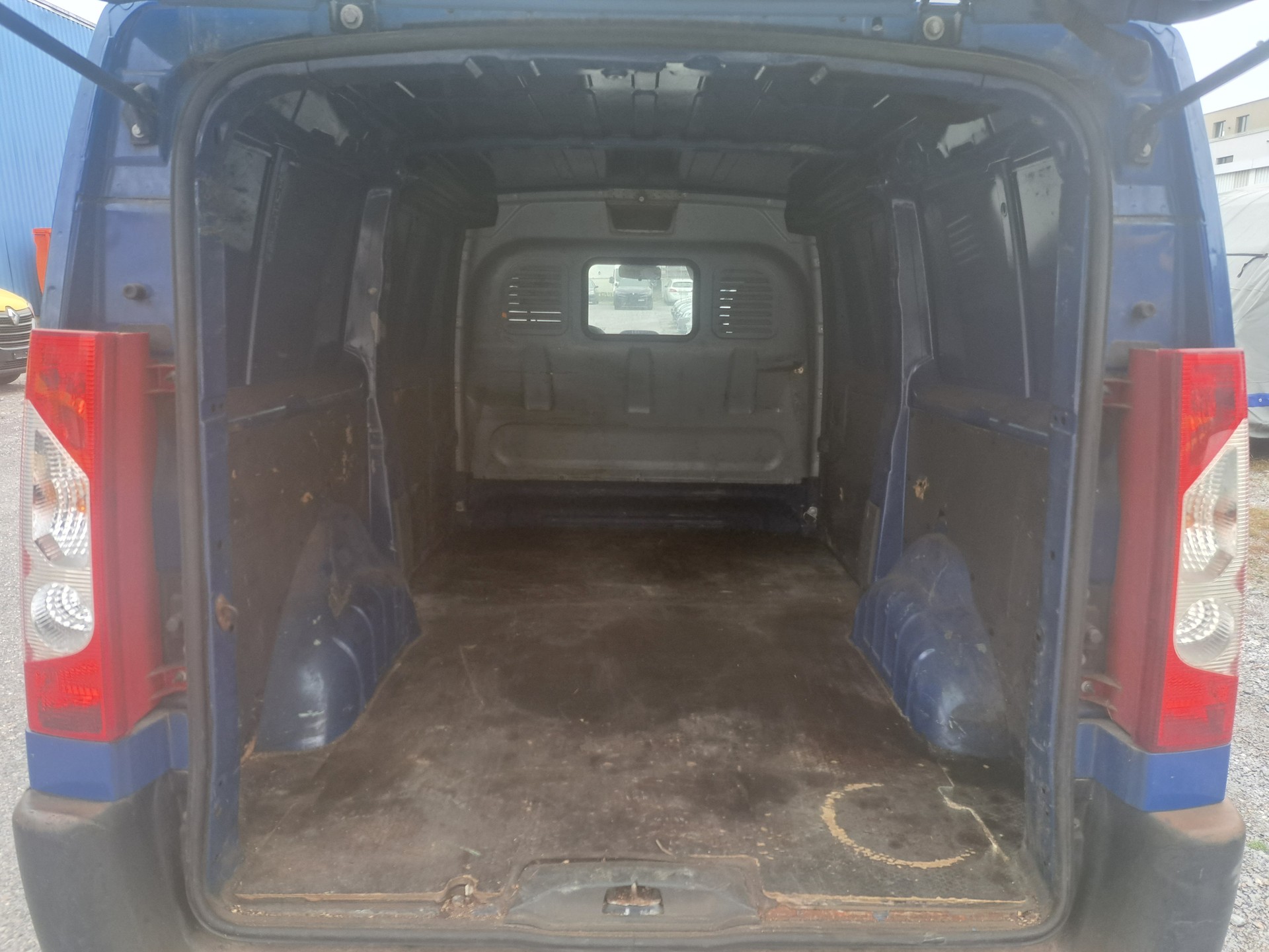 PEUGEOT Expert 2.0 HDi 229 L2H1-image-8