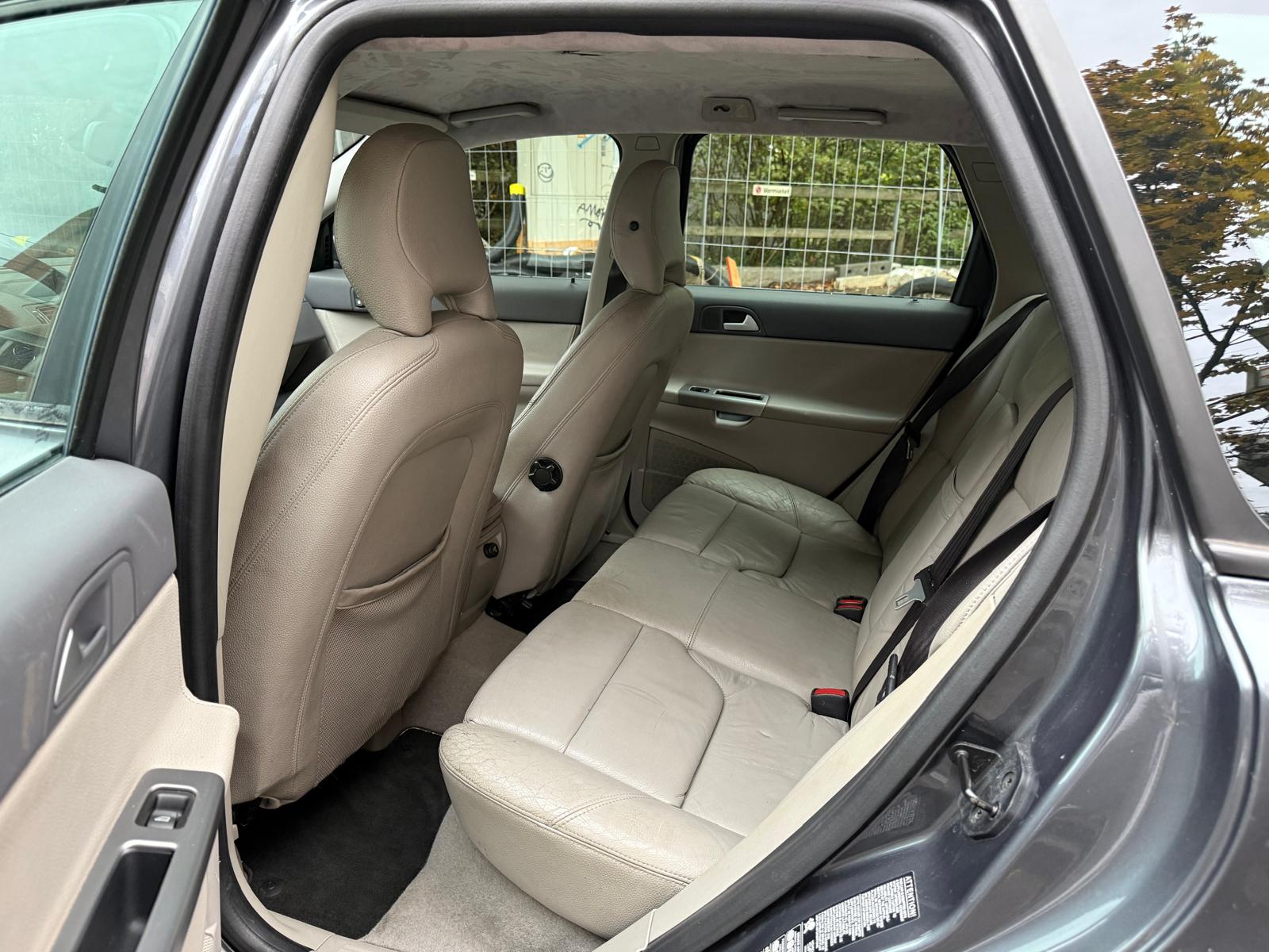 VOLVO V50 T5 AWD Summum-image-9