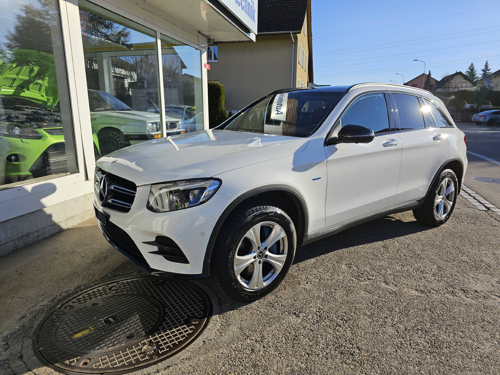 MERCEDES-BENZ GLC 350 e AMG Line 4m-image-7
