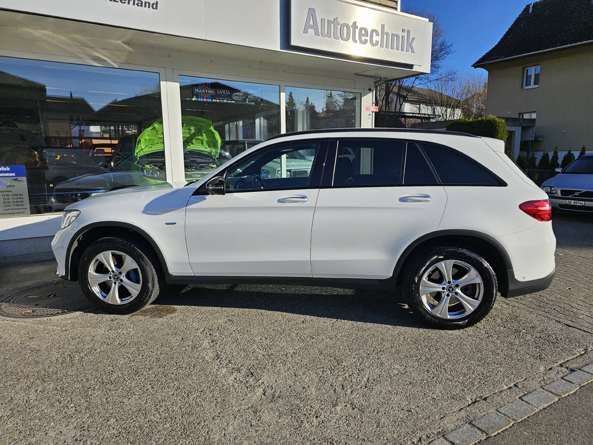 MERCEDES-BENZ GLC 350 e AMG Line 4m-image-6