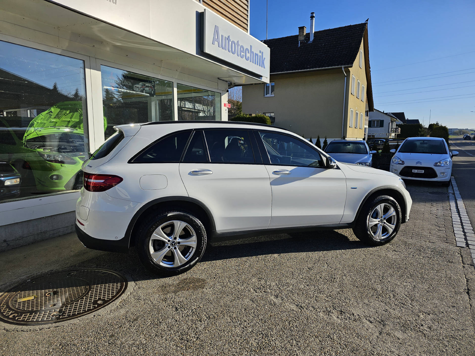 MERCEDES-BENZ GLC 350 e AMG Line 4m-image-3