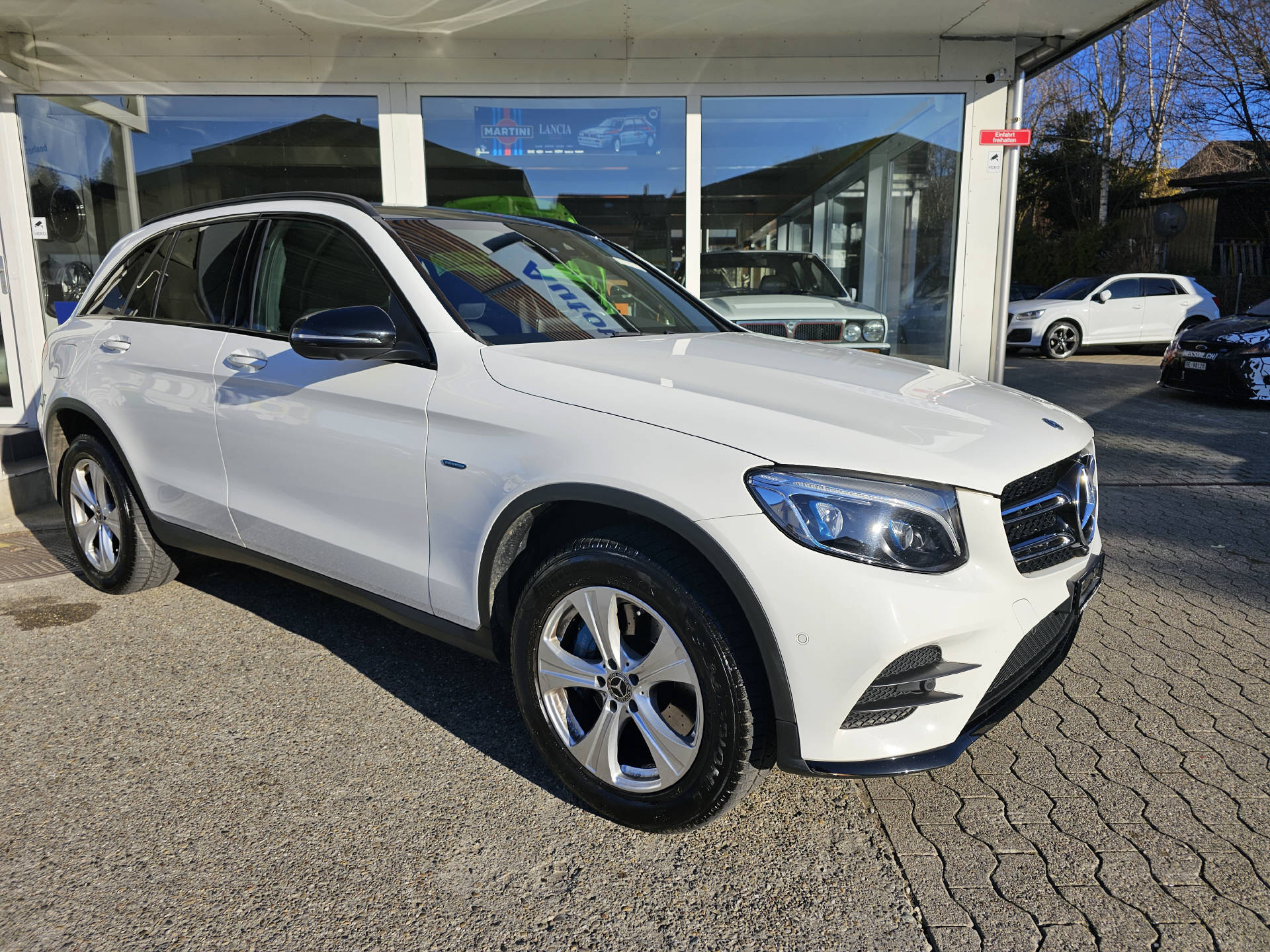 MERCEDES-BENZ GLC 350 e AMG Line 4m-image-4