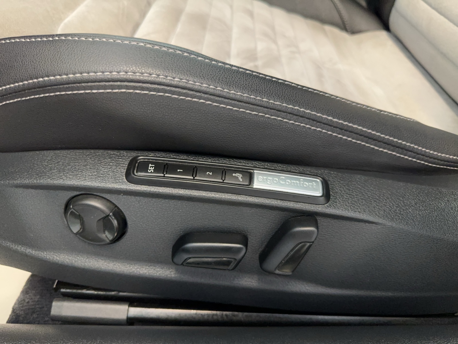 VW Passat 2.0 TSI BMT Highline 4Motion DSG-image-11