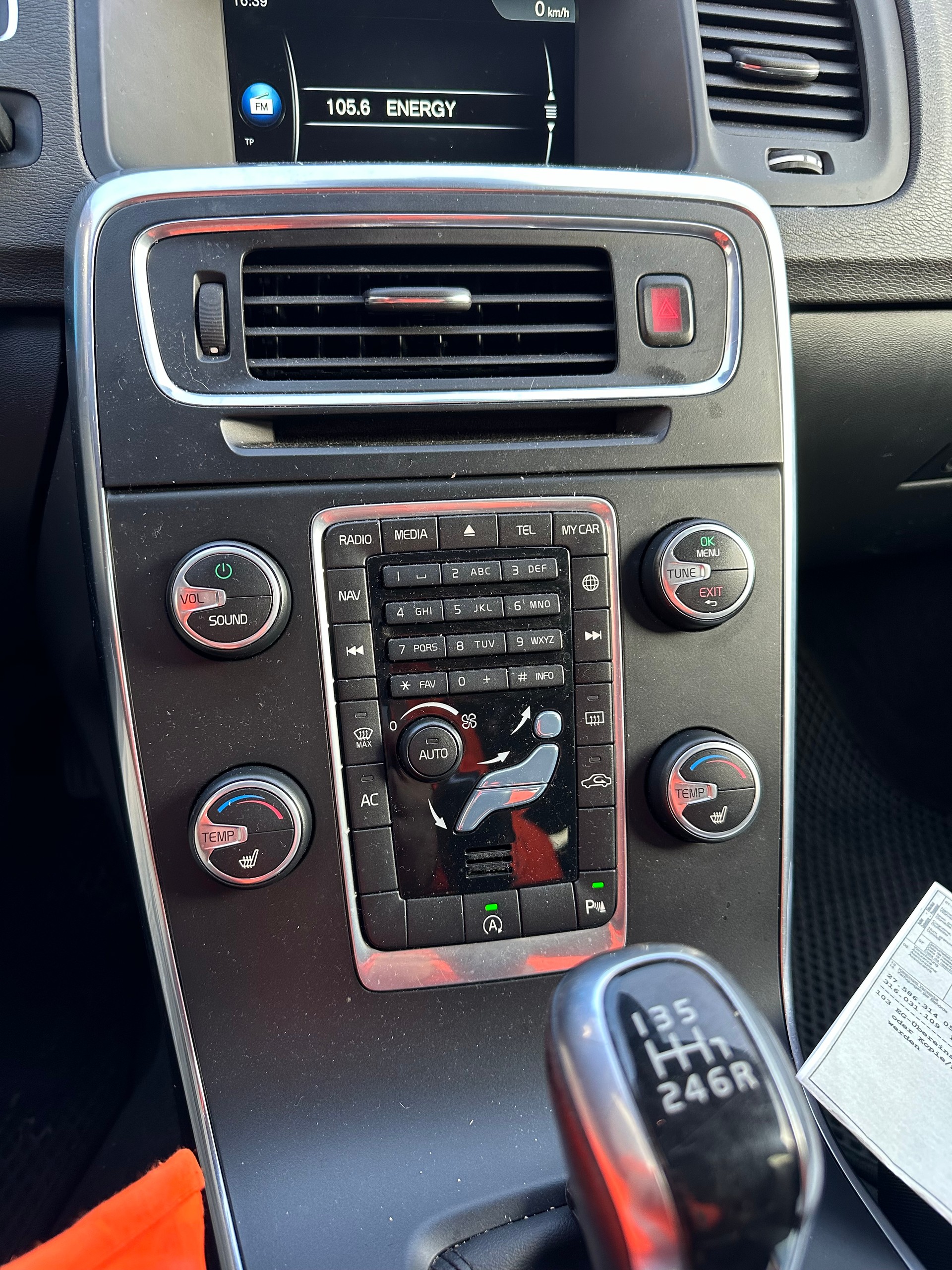 VOLVO V60-image-10