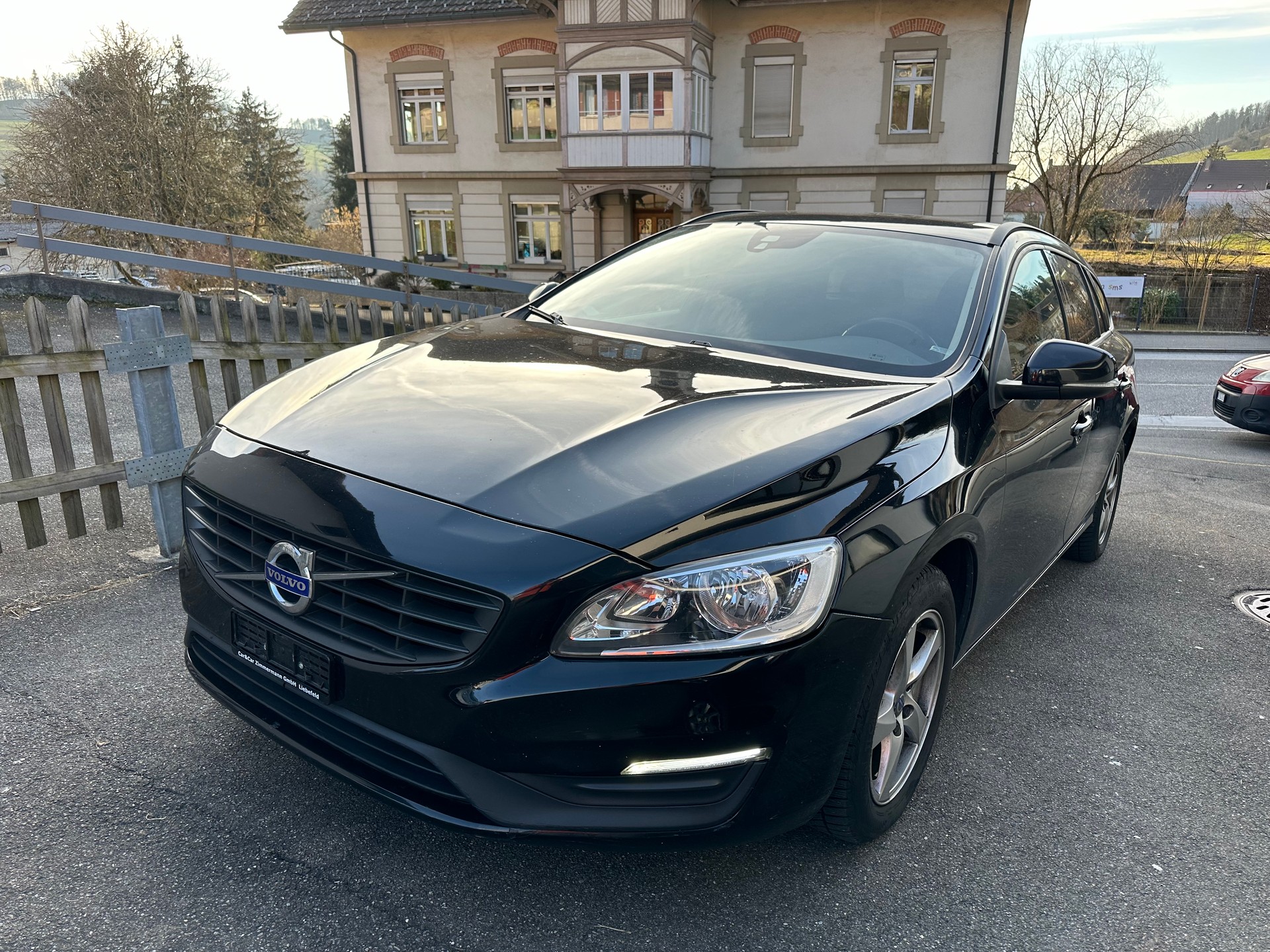 VOLVO V60-image-2