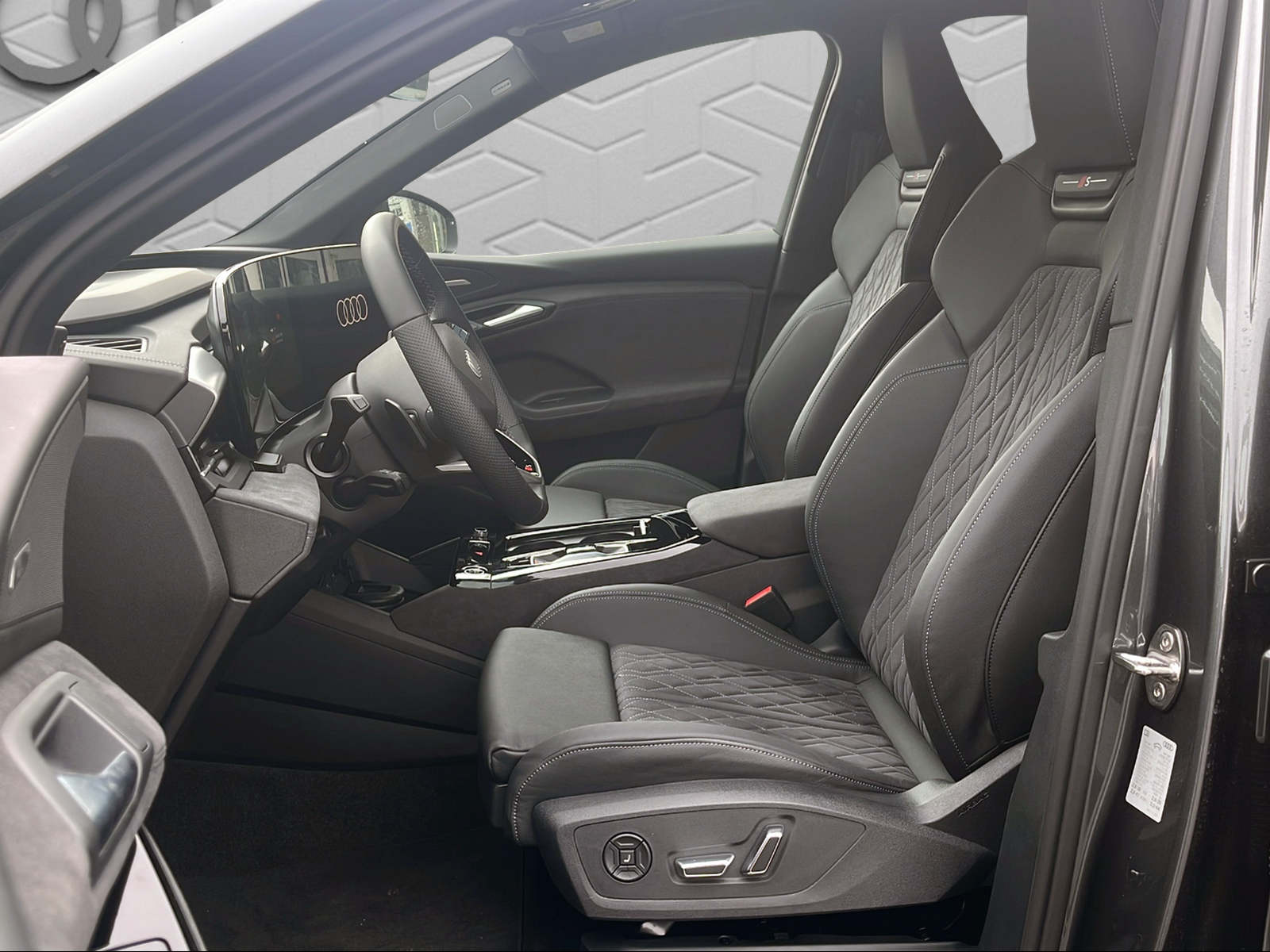AUDI Q6 e-tron quattro-image-5