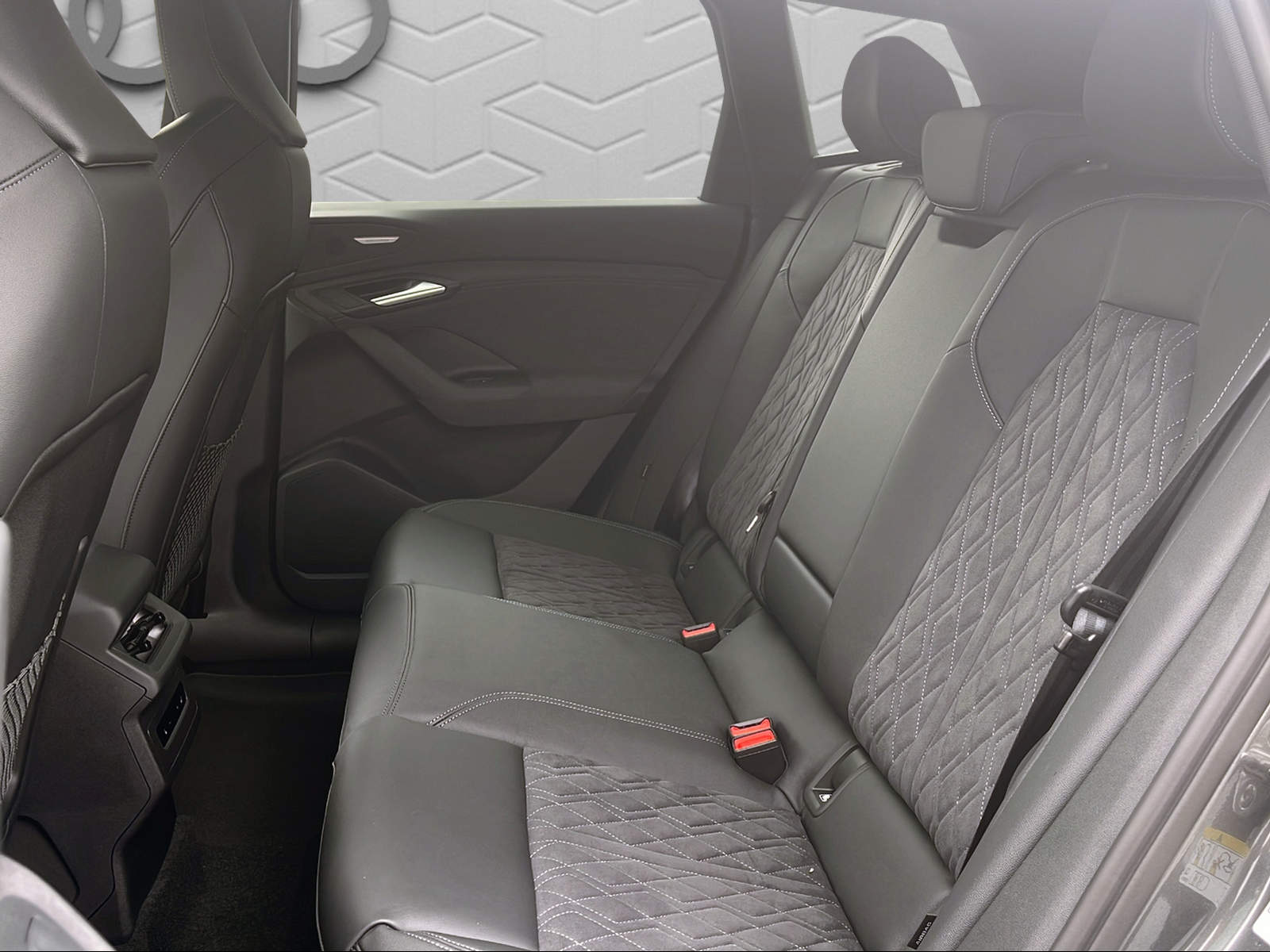 AUDI Q6 e-tron quattro-image-9
