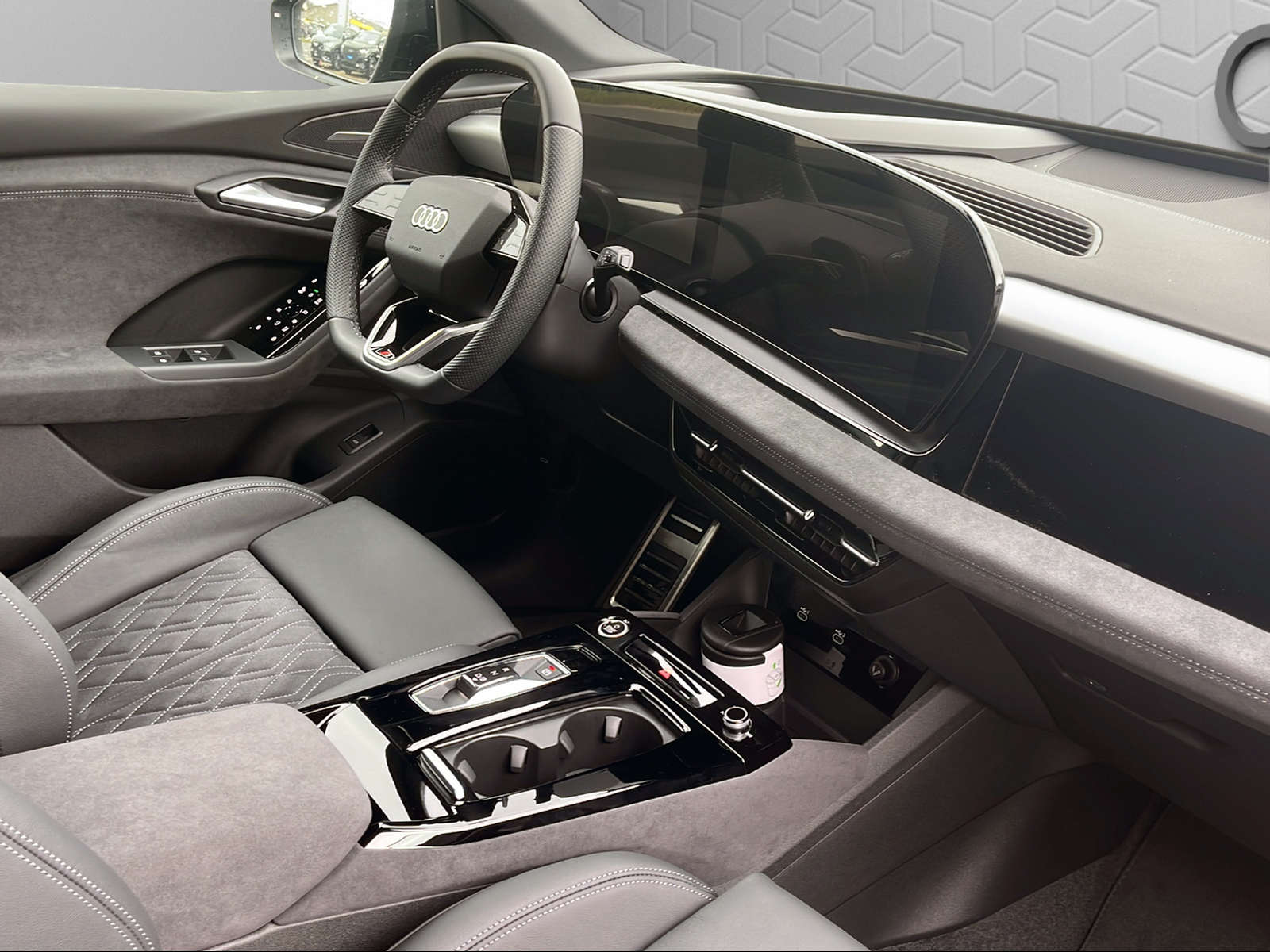 AUDI Q6 e-tron quattro-image-8