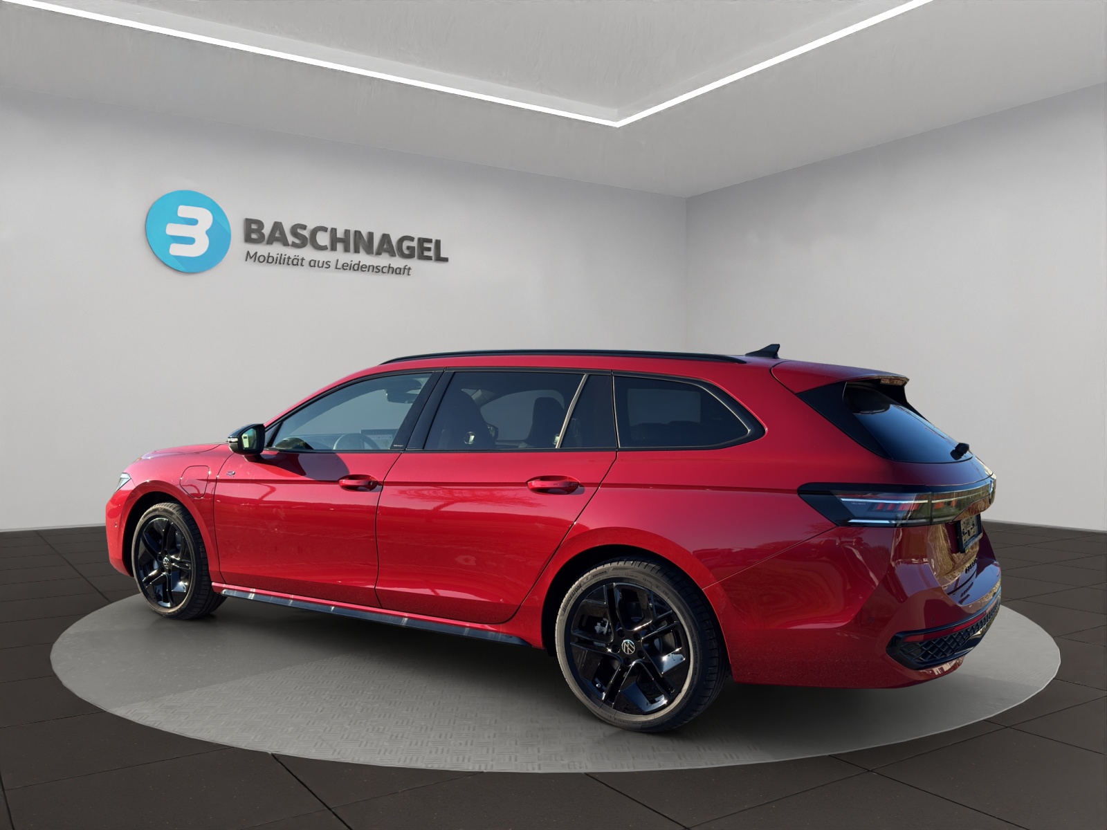 VW Passat Variant 1.5 TSI evo2 Plug-In- Hybrid R-Line DSG-image-2