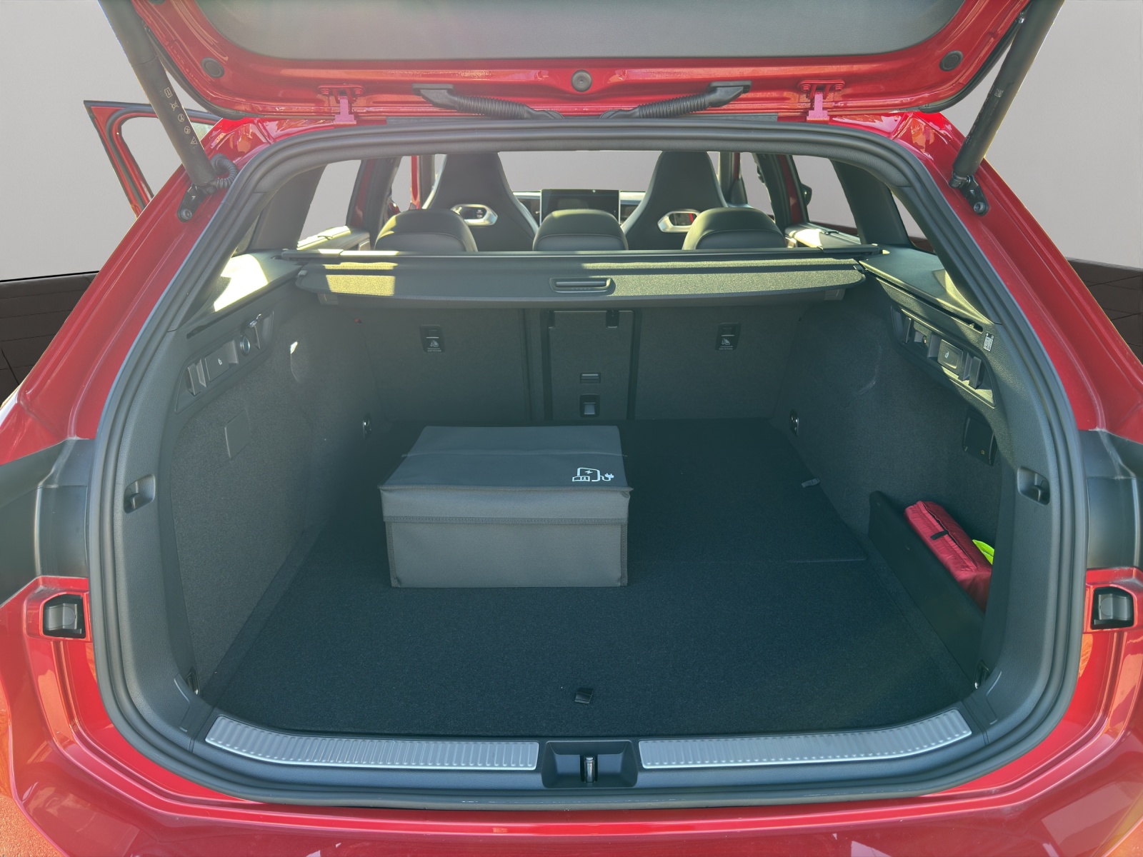 VW Passat Variant 1.5 TSI evo2 Plug-In- Hybrid R-Line DSG-image-5
