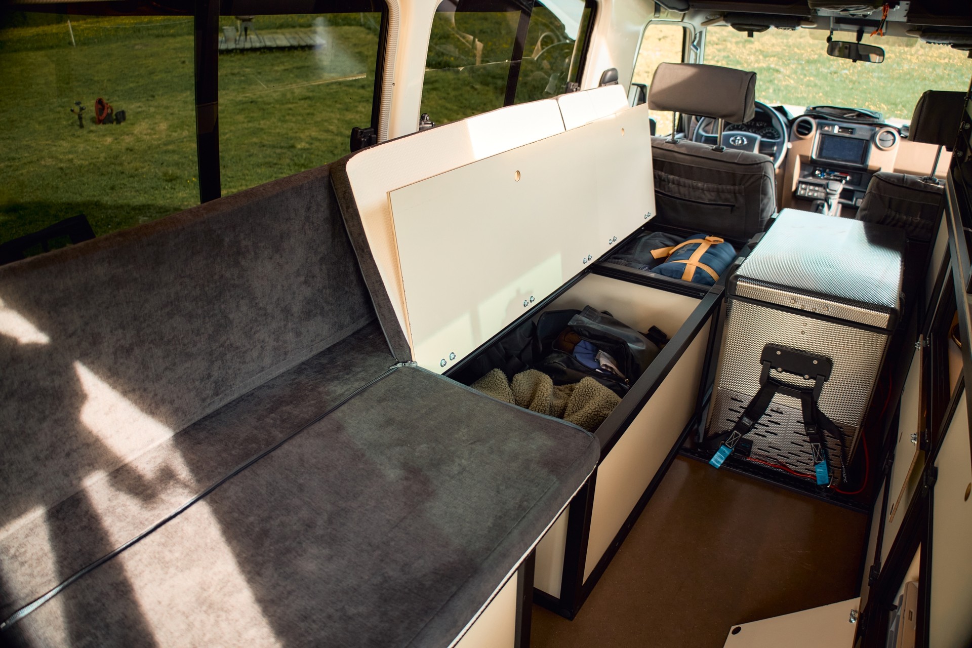 TOYOTA Land Cruiser GRJ 78-image-9