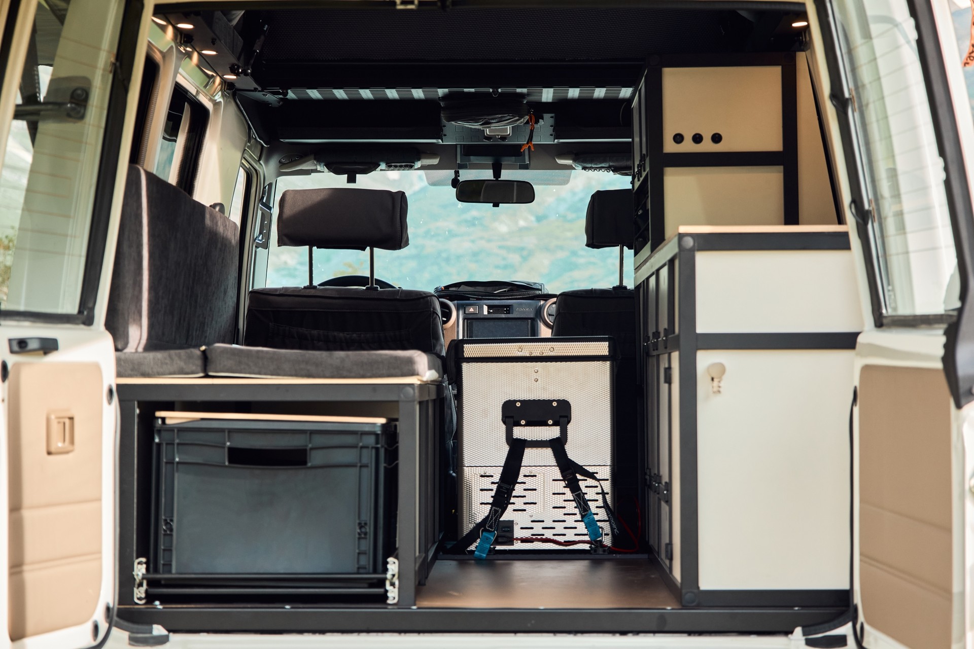 TOYOTA Land Cruiser GRJ 78-image-1