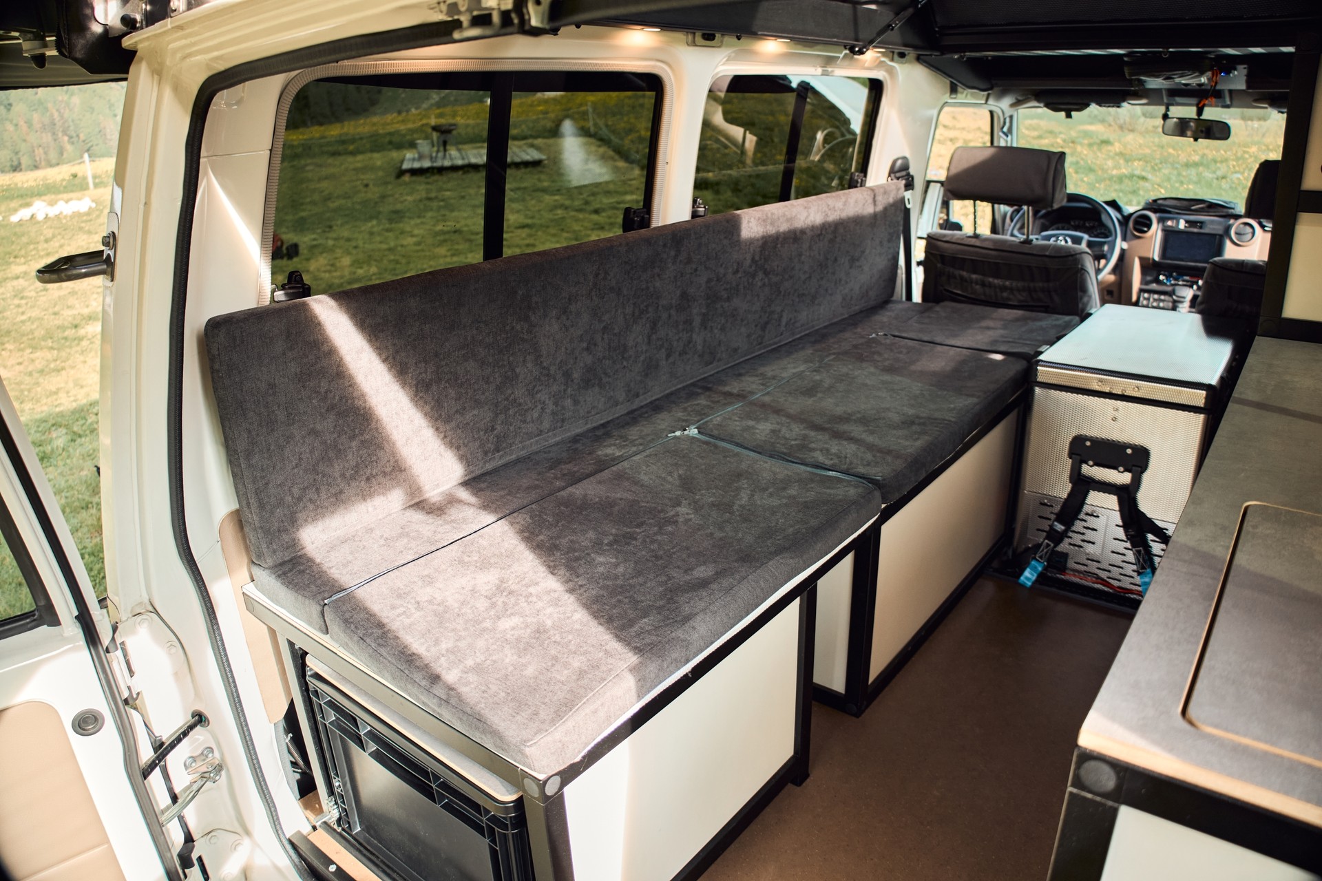 TOYOTA Land Cruiser GRJ 78-image-8