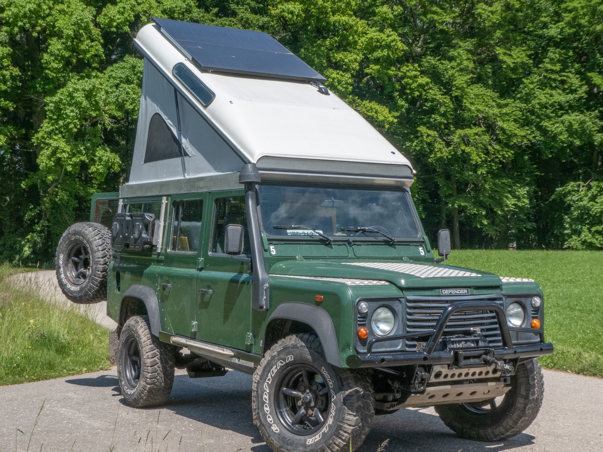 LAND ROVER Defender 110 CSW 2.5 Td5-image-0