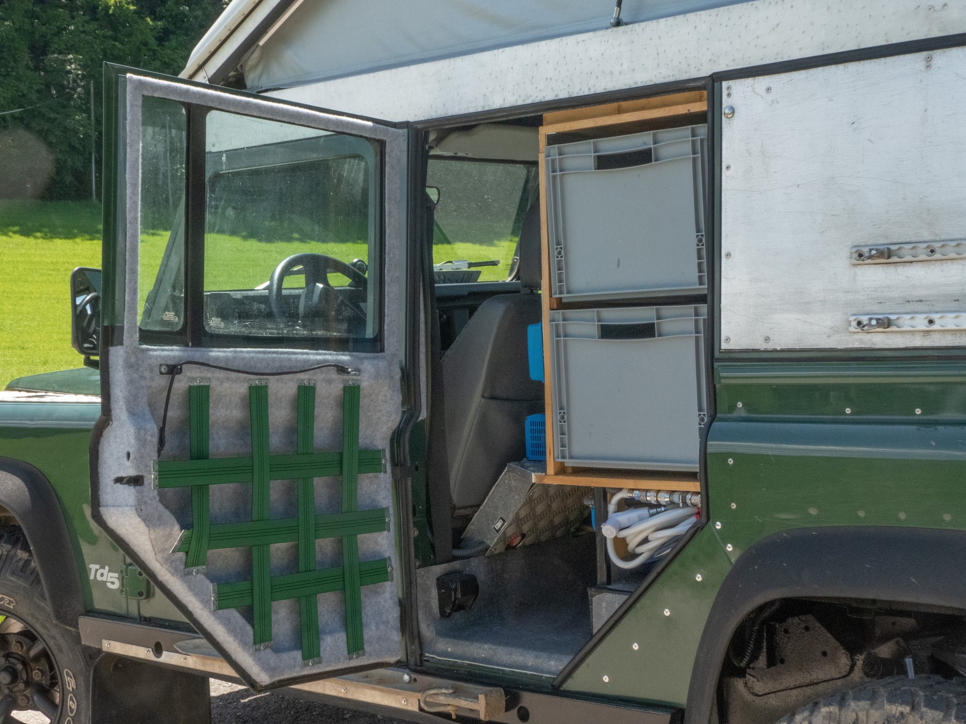 LAND ROVER Defender 110 CSW 2.5 Td5-image-7