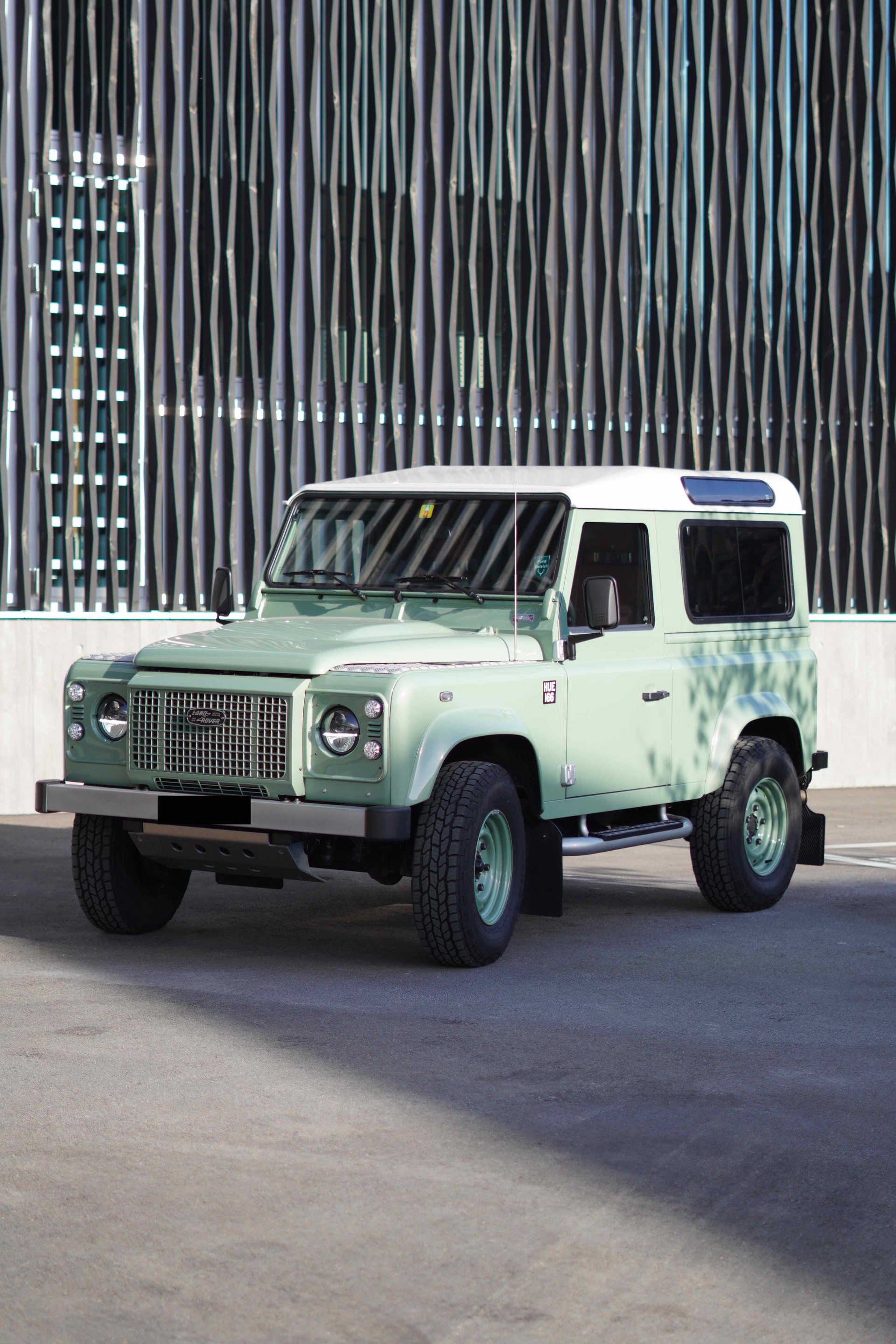 LAND ROVER Defender 90 2.2 TD4 Station Wagon Heritage-image-0