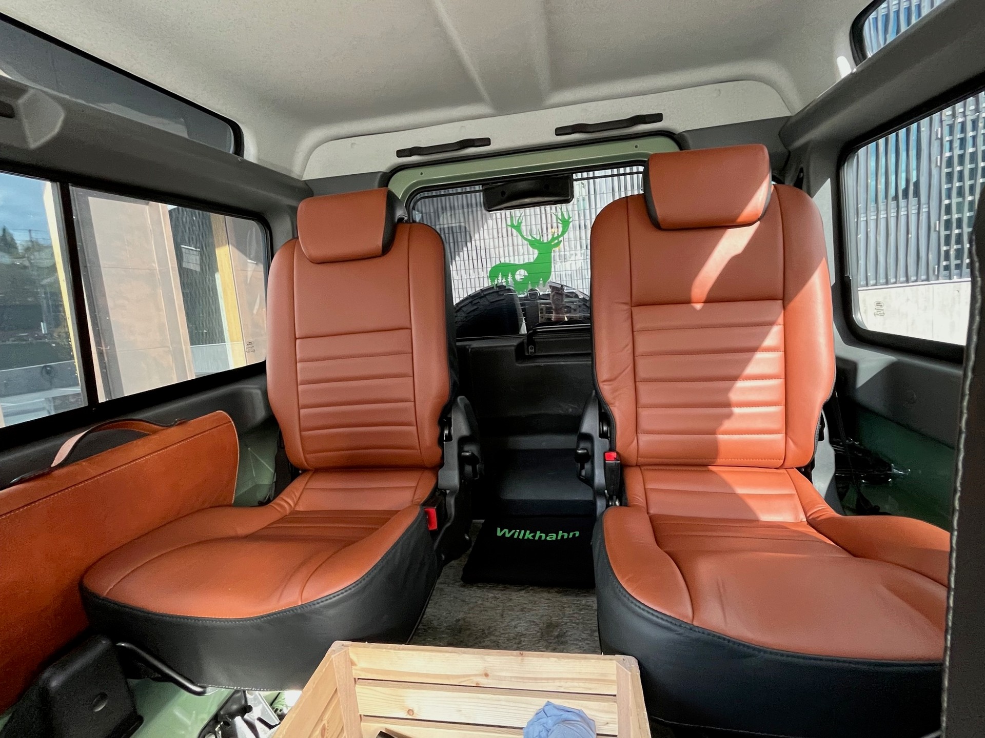 LAND ROVER Defender 90 2.2 TD4 Station Wagon Heritage-image-8