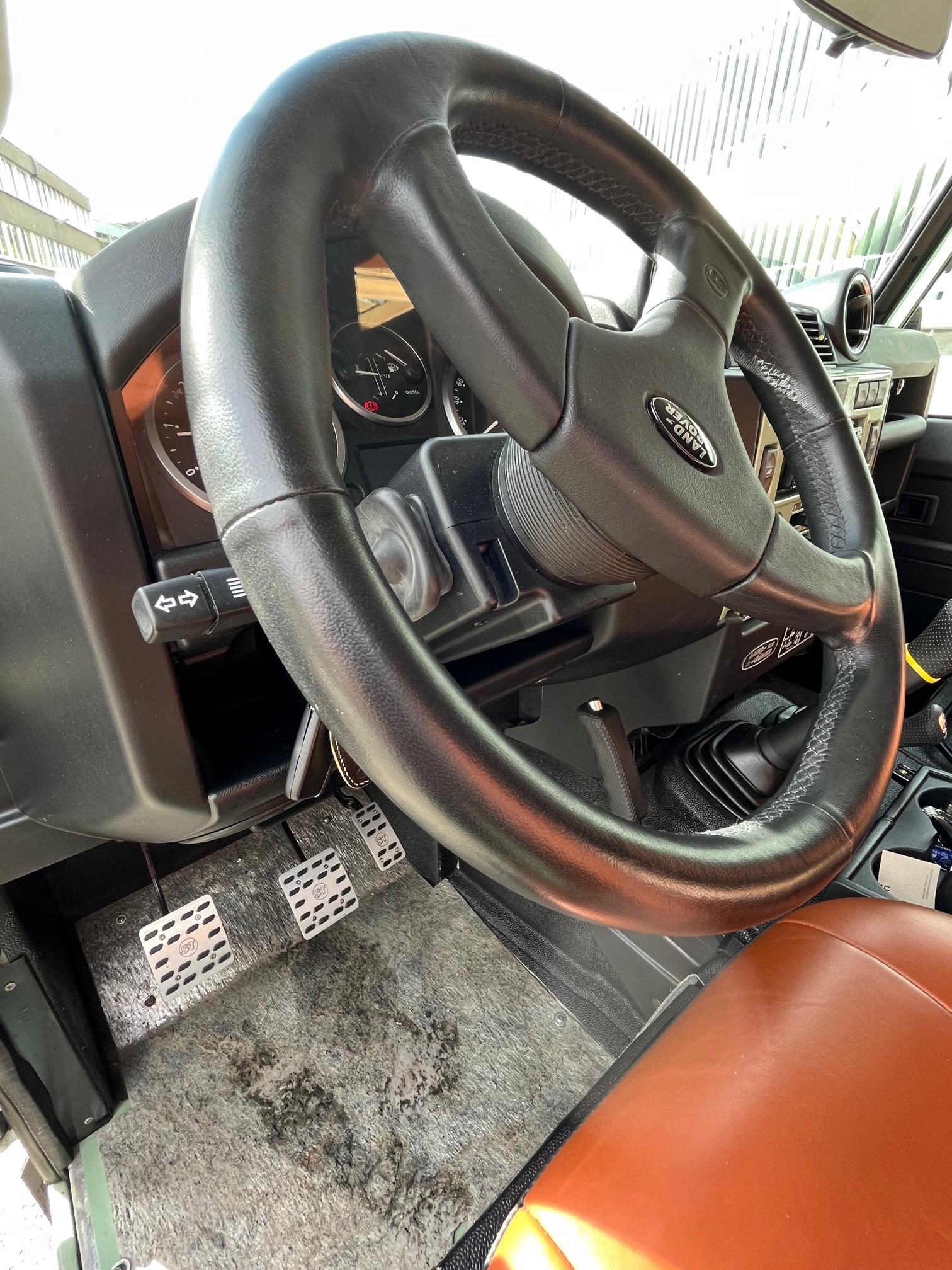 LAND ROVER Defender 90 2.2 TD4 Station Wagon Heritage-image-6