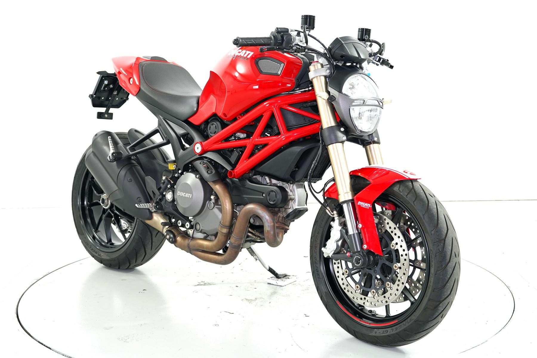 DUCATI Monster 1100 ABS-showroom-element-1