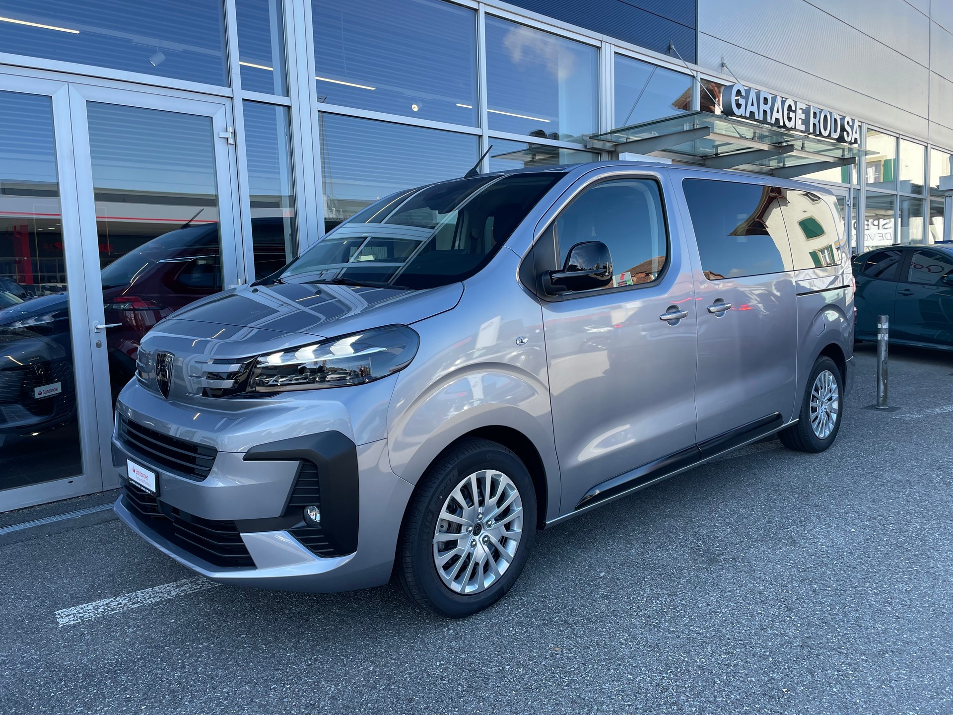 PEUGEOT Traveller 2.0 BlueHDi Business Standard EAT8-image-0