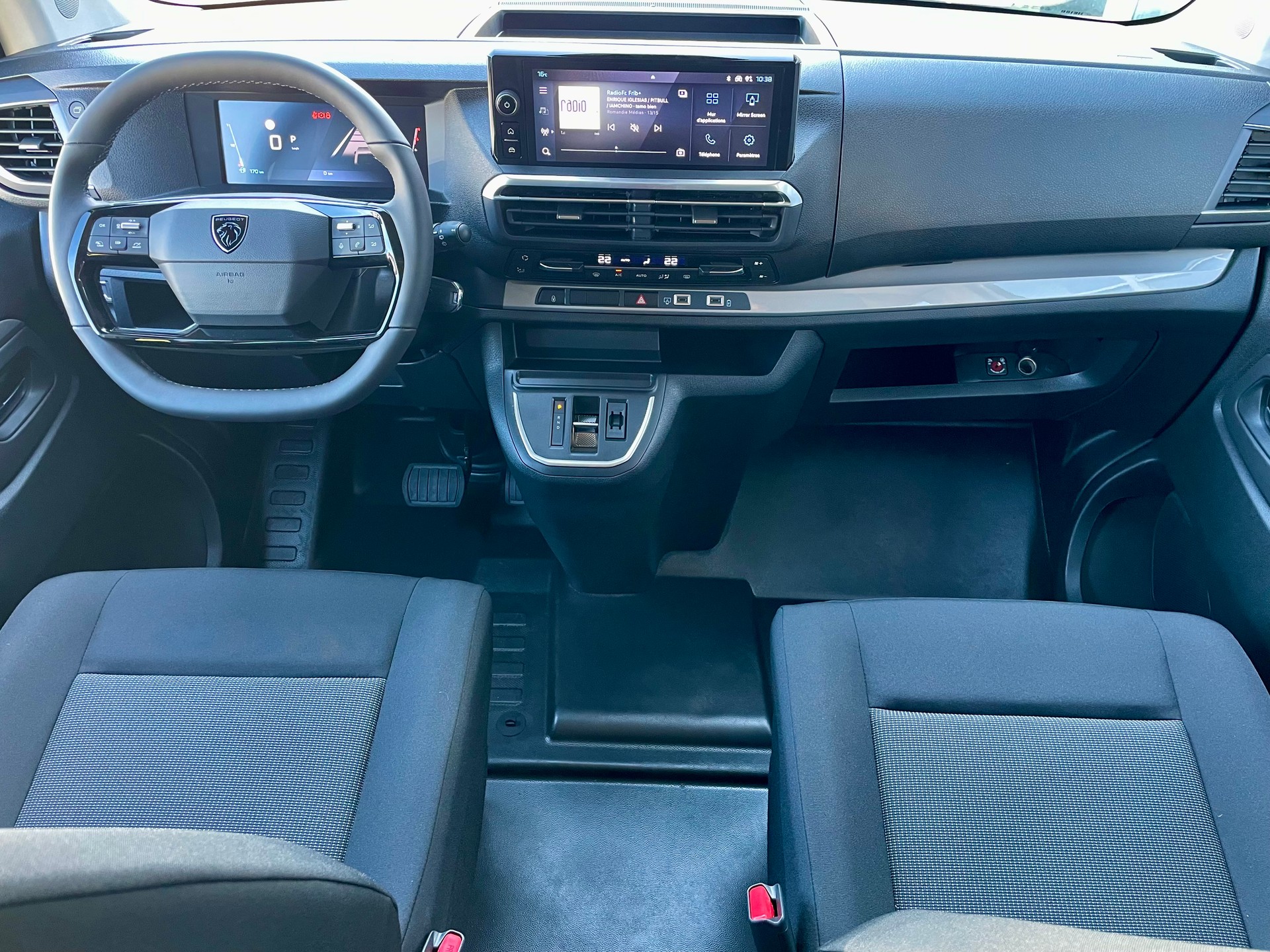 PEUGEOT Traveller 2.0 BlueHDi Business Standard EAT8-image-5