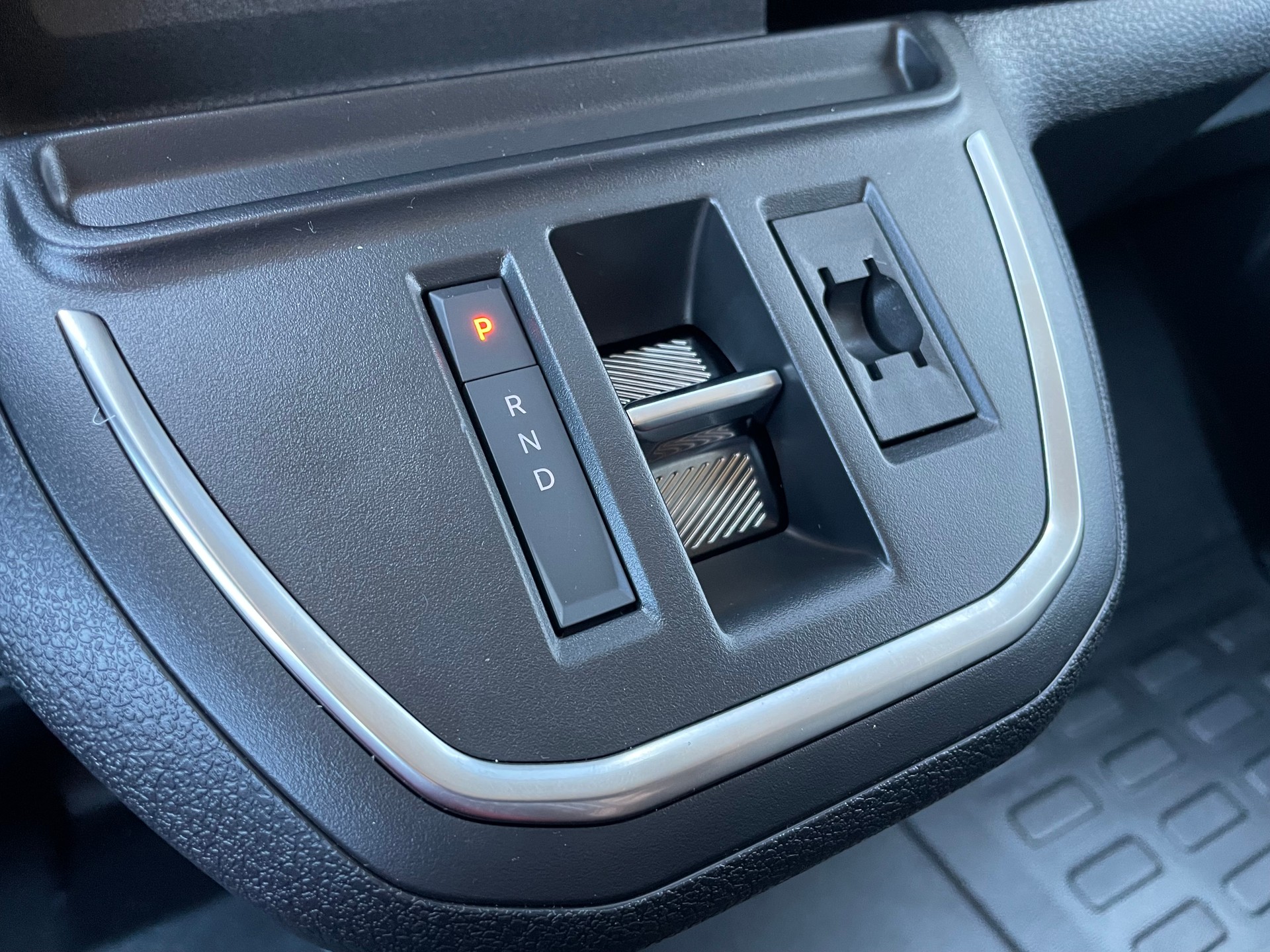 PEUGEOT Traveller 2.0 BlueHDi Business Standard EAT8-image-15