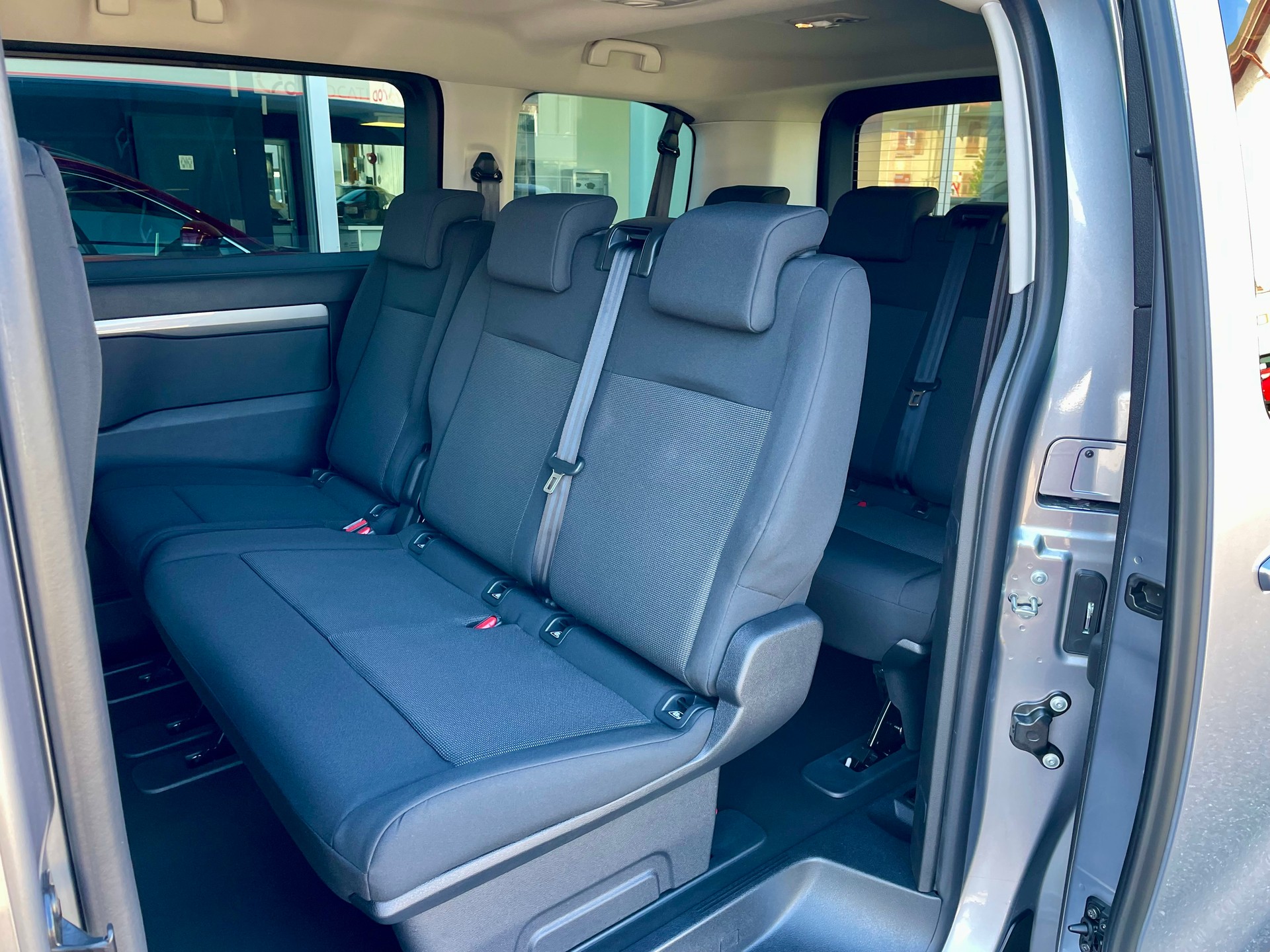 PEUGEOT Traveller 2.0 BlueHDi Business Standard EAT8-image-9