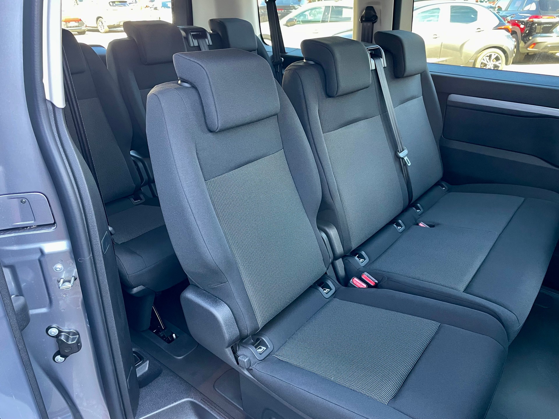 PEUGEOT Traveller 2.0 BlueHDi Business Standard EAT8-image-8