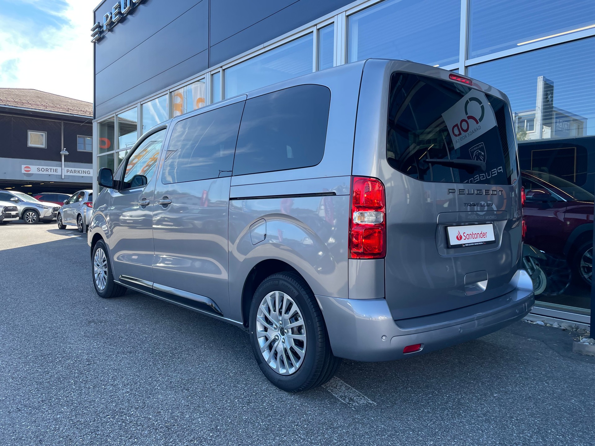 PEUGEOT Traveller 2.0 BlueHDi Business Standard EAT8-image-3