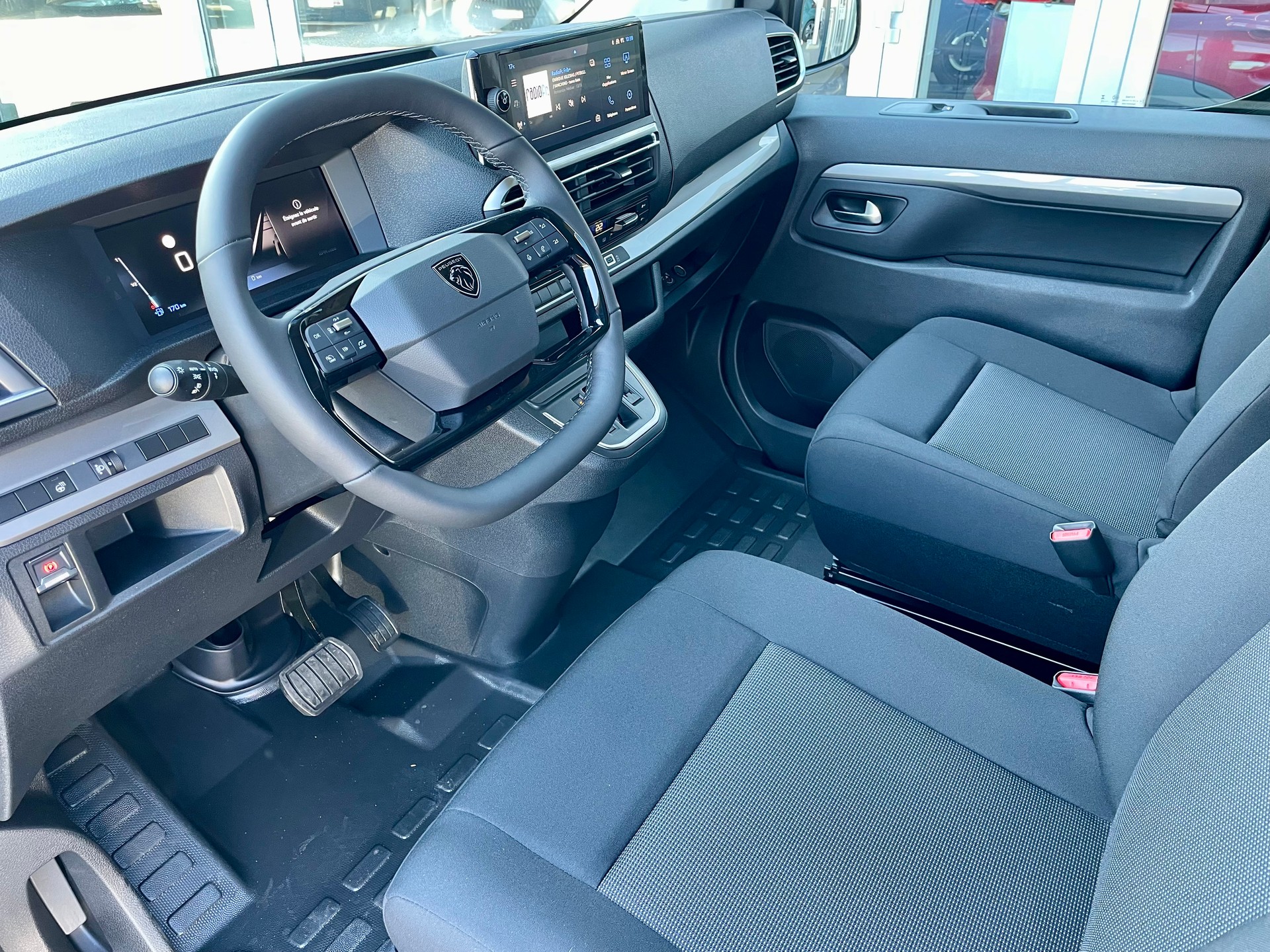 PEUGEOT Traveller 2.0 BlueHDi Business Standard EAT8-image-7
