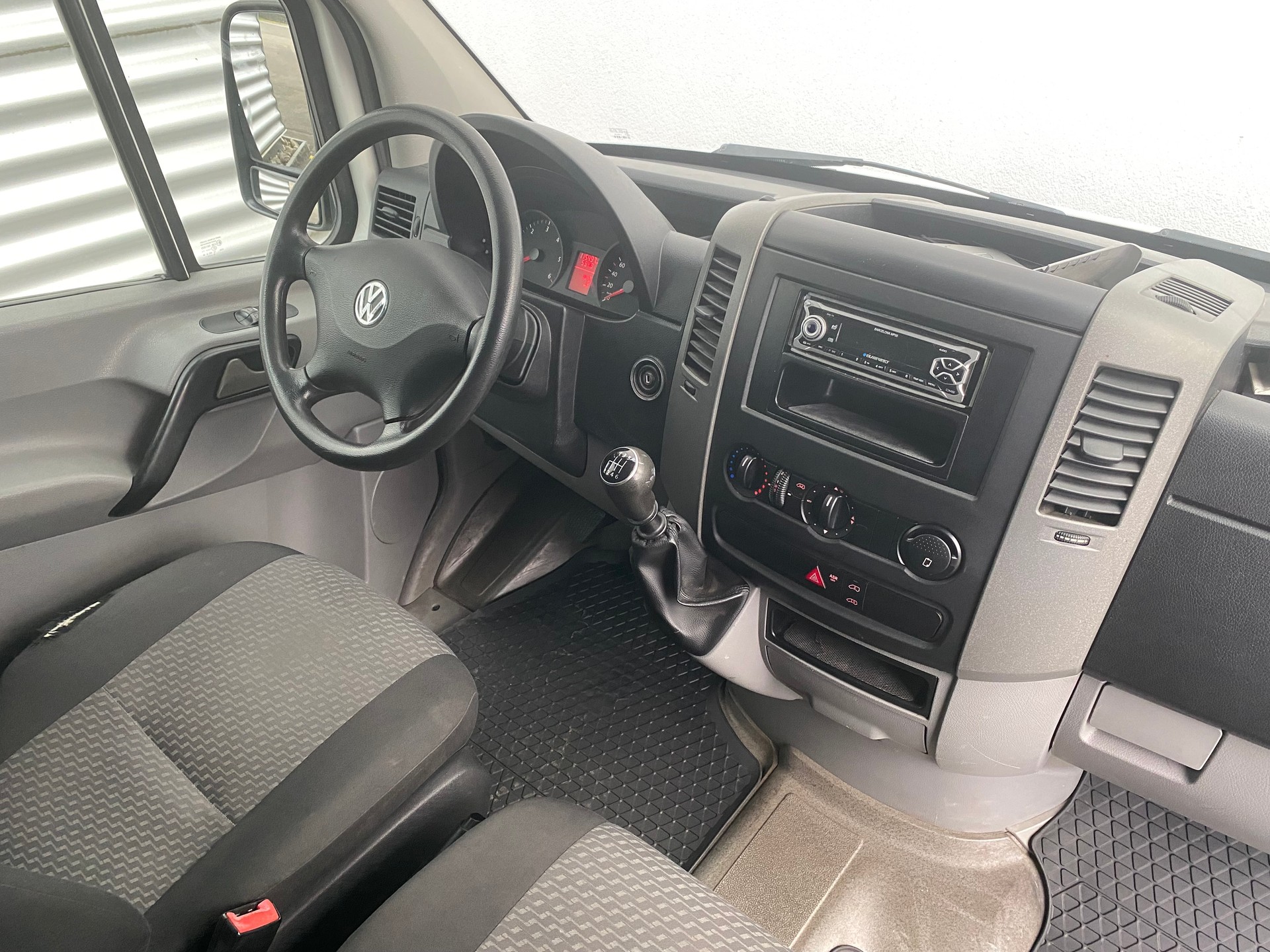 VW Crafter 35L 2.0 TDI CR-image-11