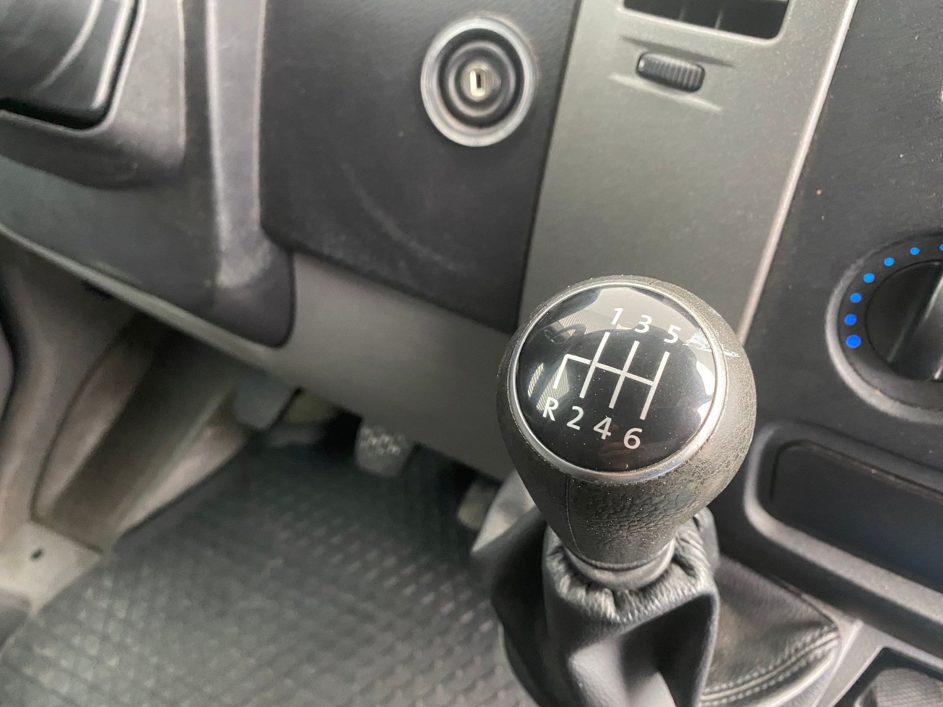 VW Crafter 35L 2.0 TDI CR-image-13