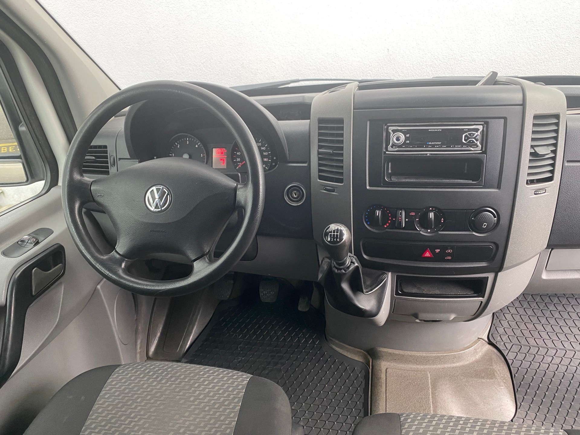 VW Crafter 35L 2.0 TDI CR-image-12