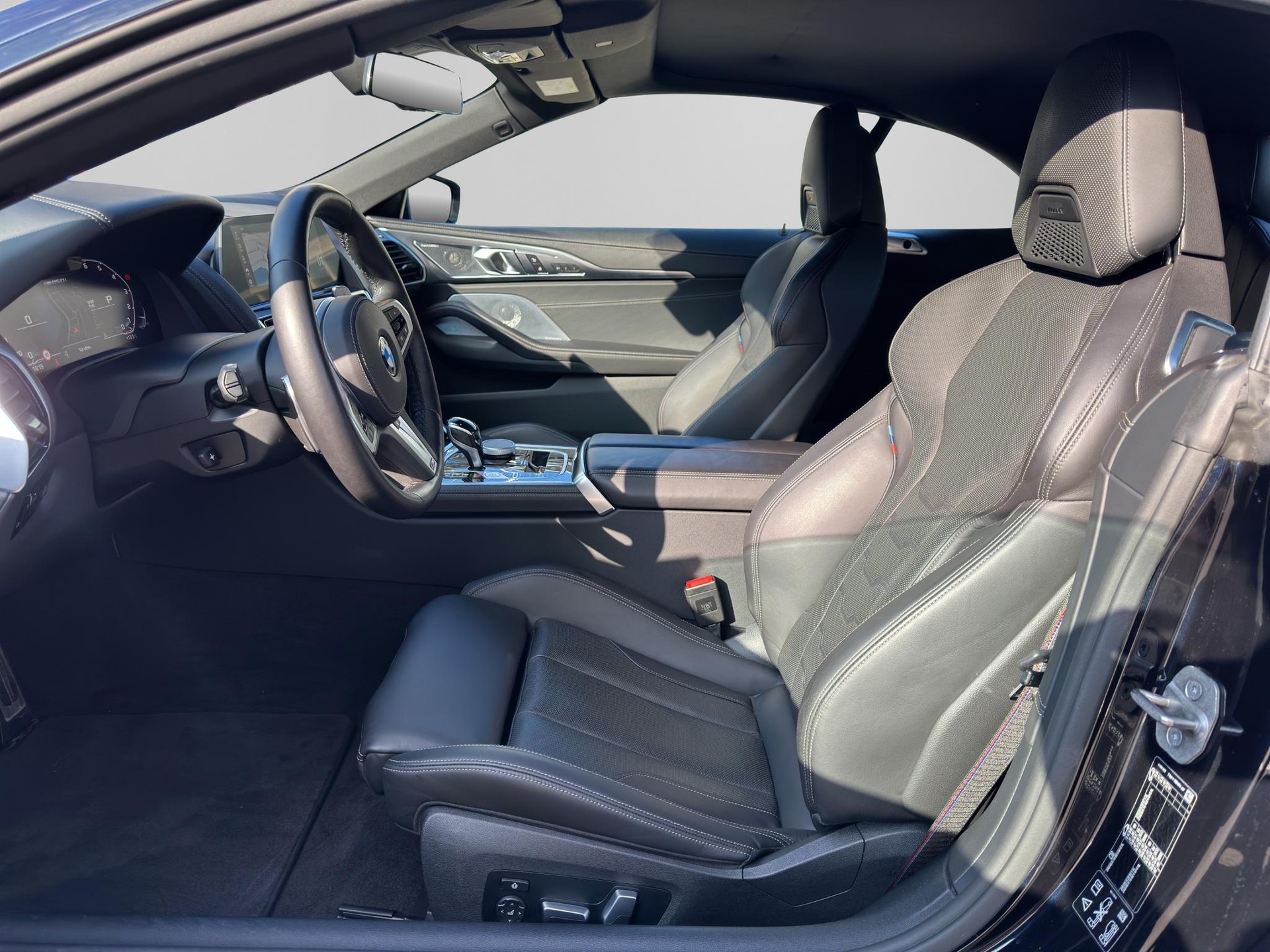 BMW M850i xDrive Cabriolet-image-18