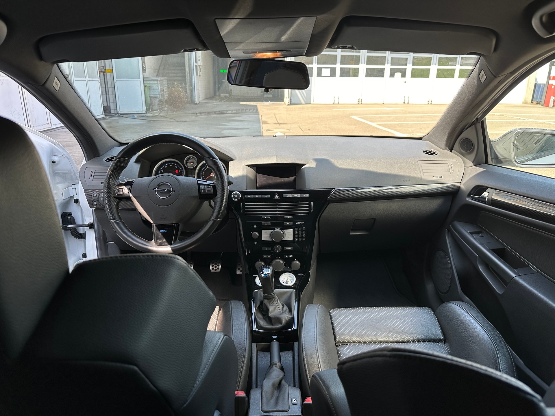 OPEL Astra GTC 2.0i 16V Turbo OPC-image-4
