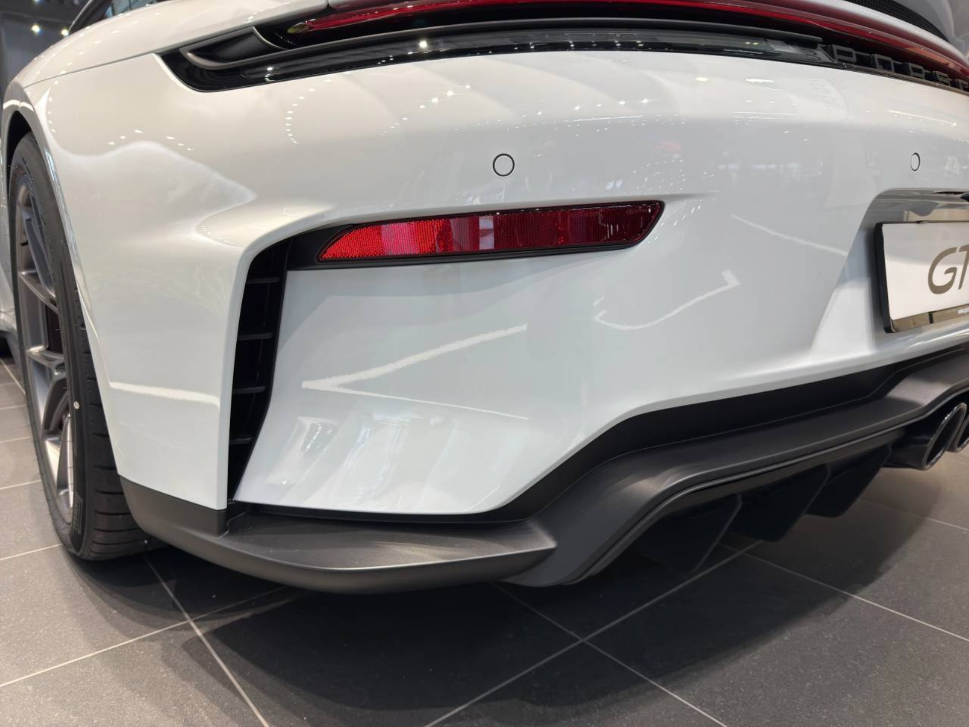PORSCHE 911 GT3-image-12