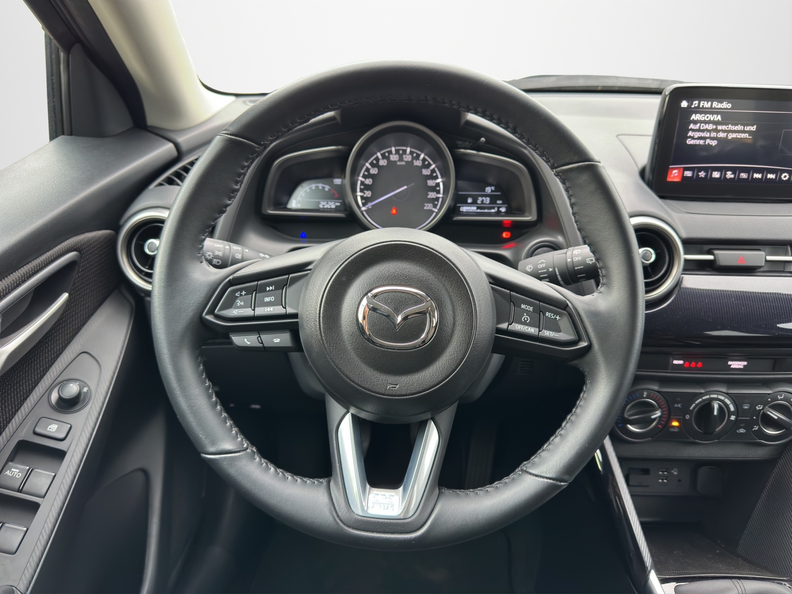 MAZDA 2 SKYACTIV-G 90 Ambition Plus-image-9