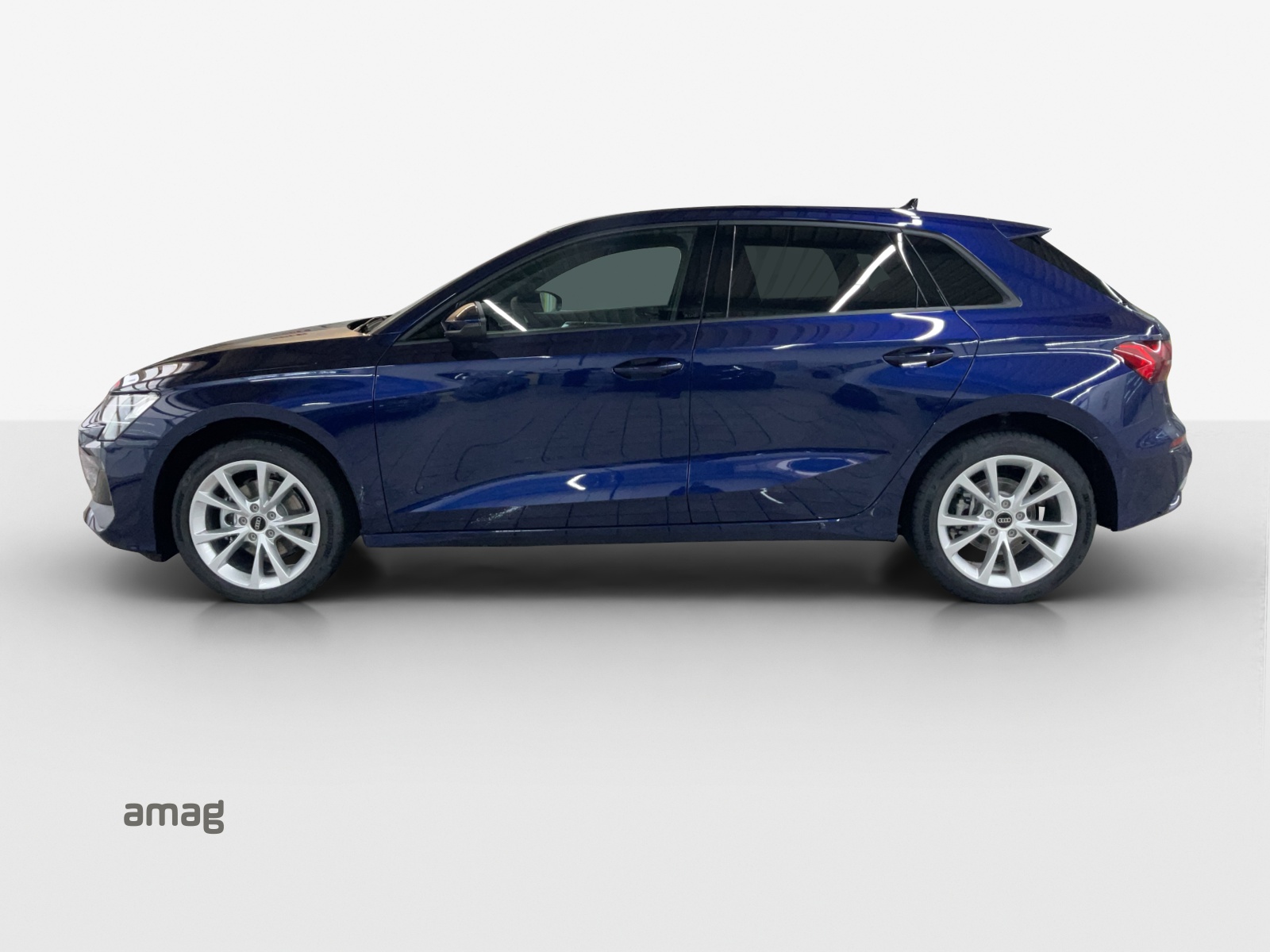 AUDI A3 Sportback TFSI 110 kW Attraction S tronic-image-1