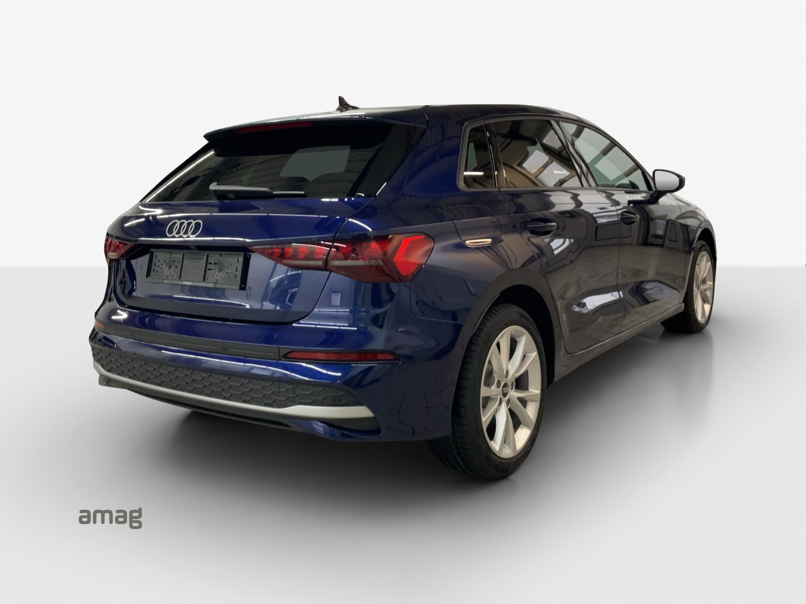 AUDI A3 Sportback TFSI 110 kW Attraction S tronic-image-4