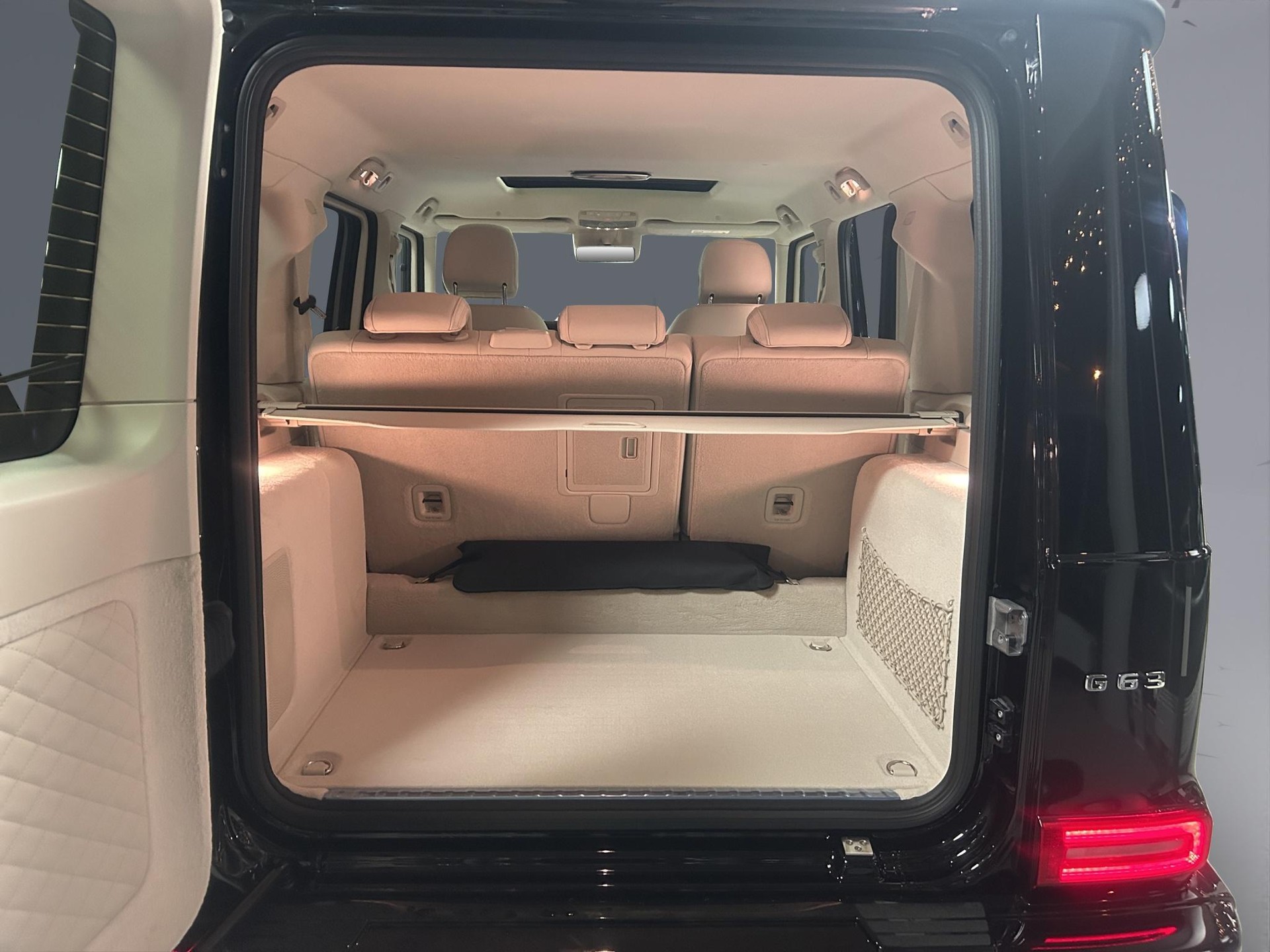 MERCEDES-BENZ G 63 AMG-image-17
