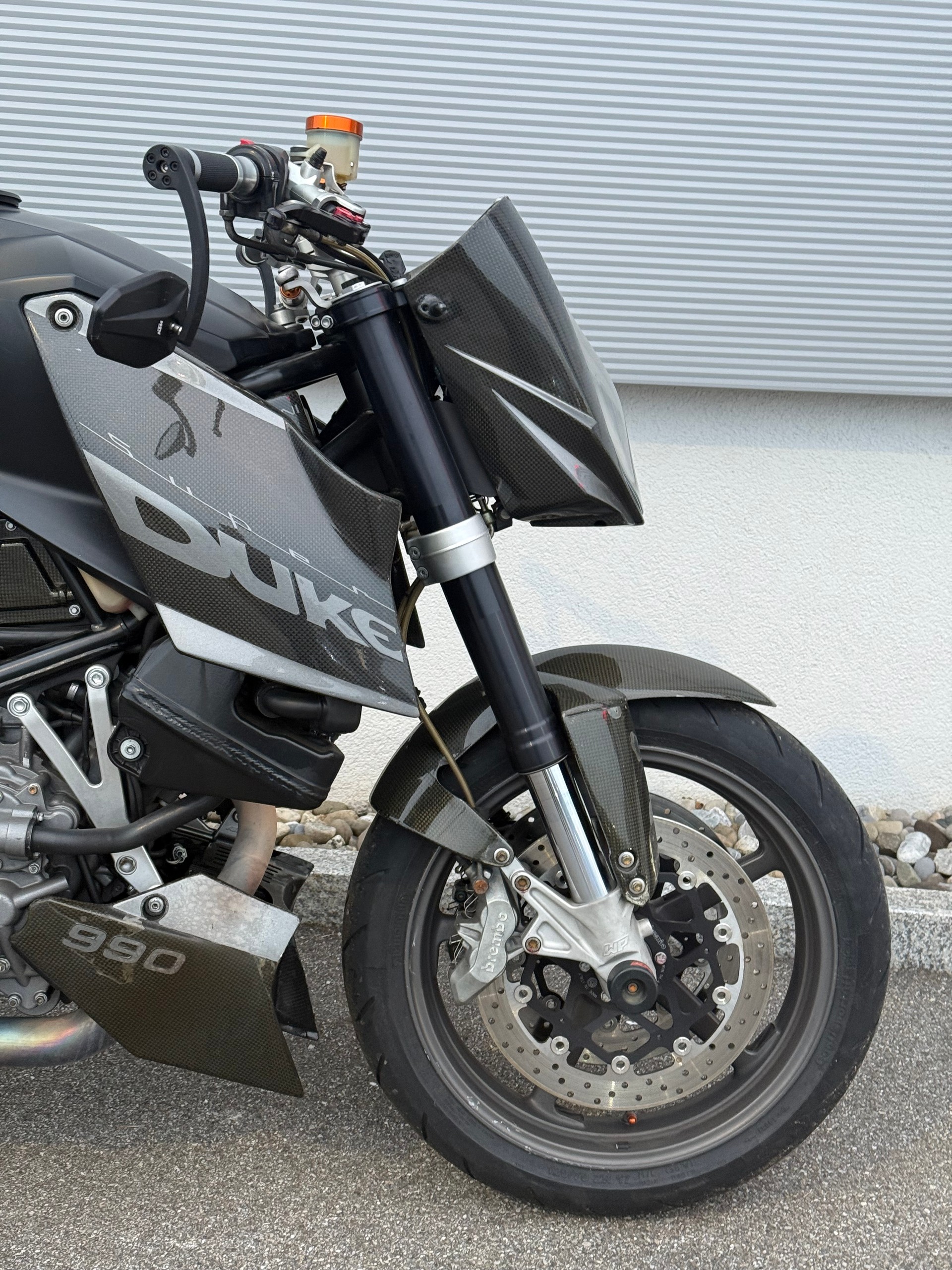 KTM 990 Super Duke-showroom-element-3