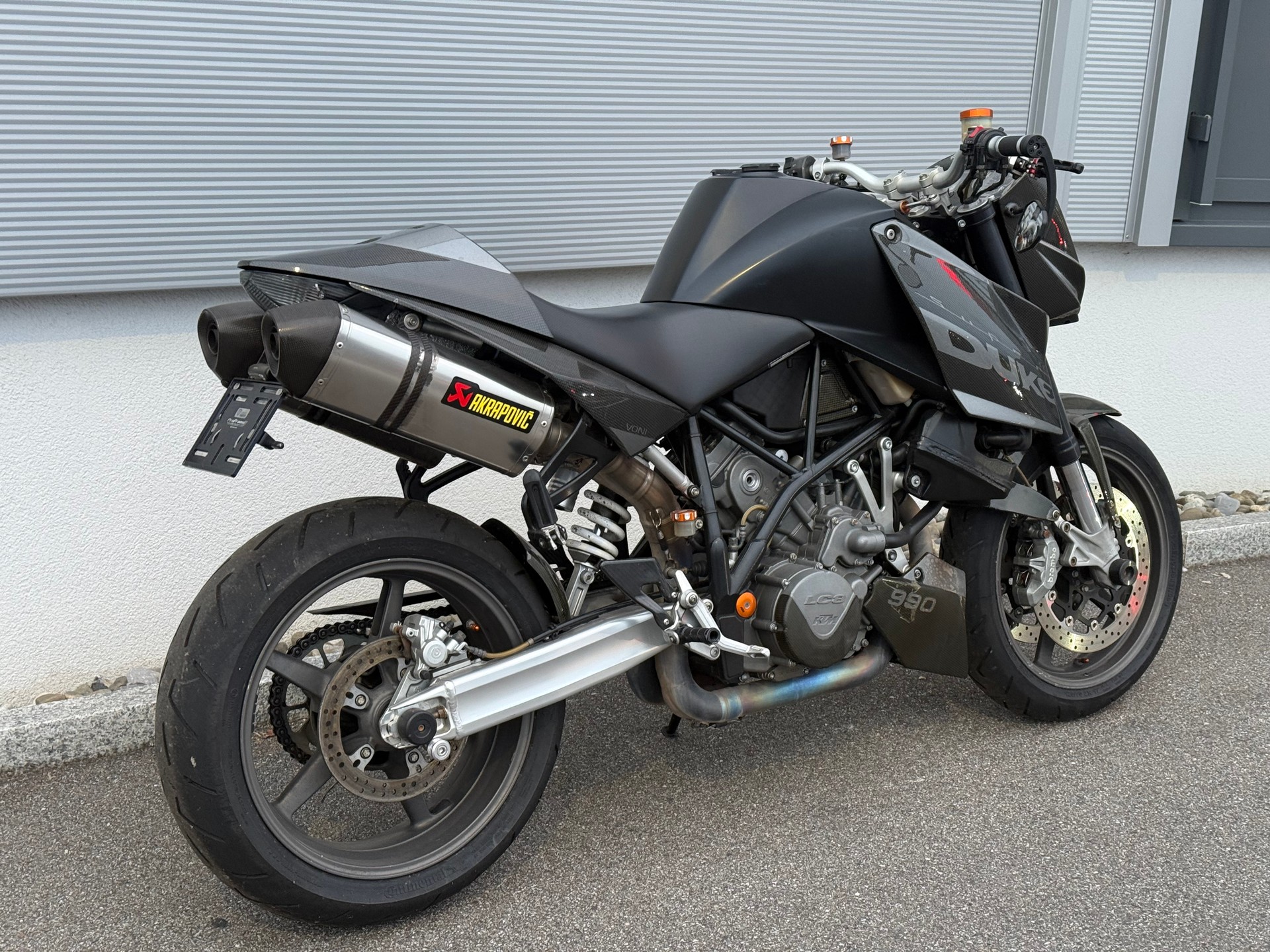 KTM 990 Super Duke-showroom-element-2