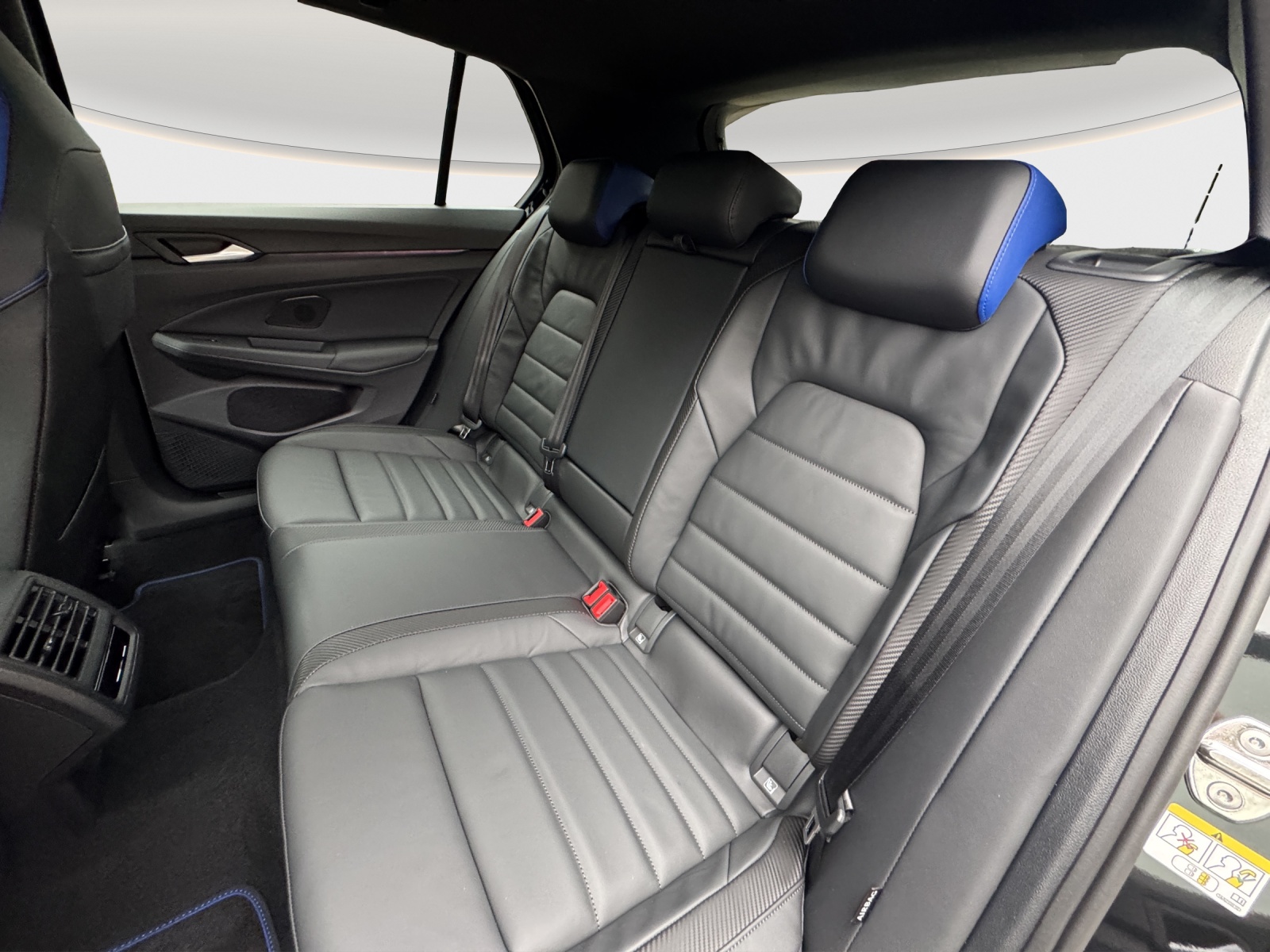 VW Golf 2.0 TSI R Black Edition DSG 4 Motion-image-12