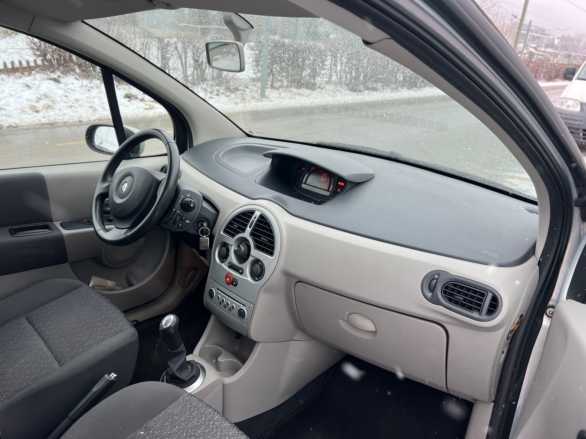 RENAULT Modus 1.4 16V Dynamique Confort-image-10
